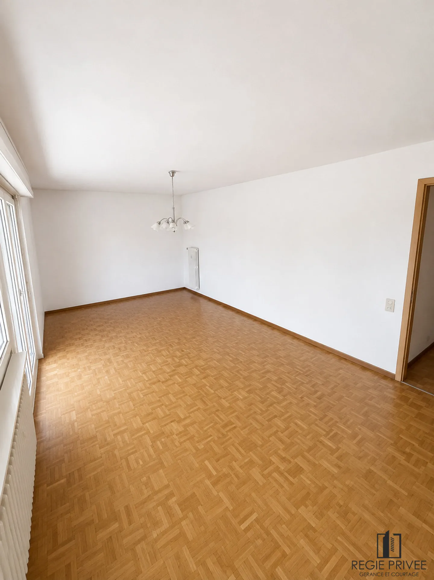 Appartement Charmant avec Balcons - Photo 5 sur 13