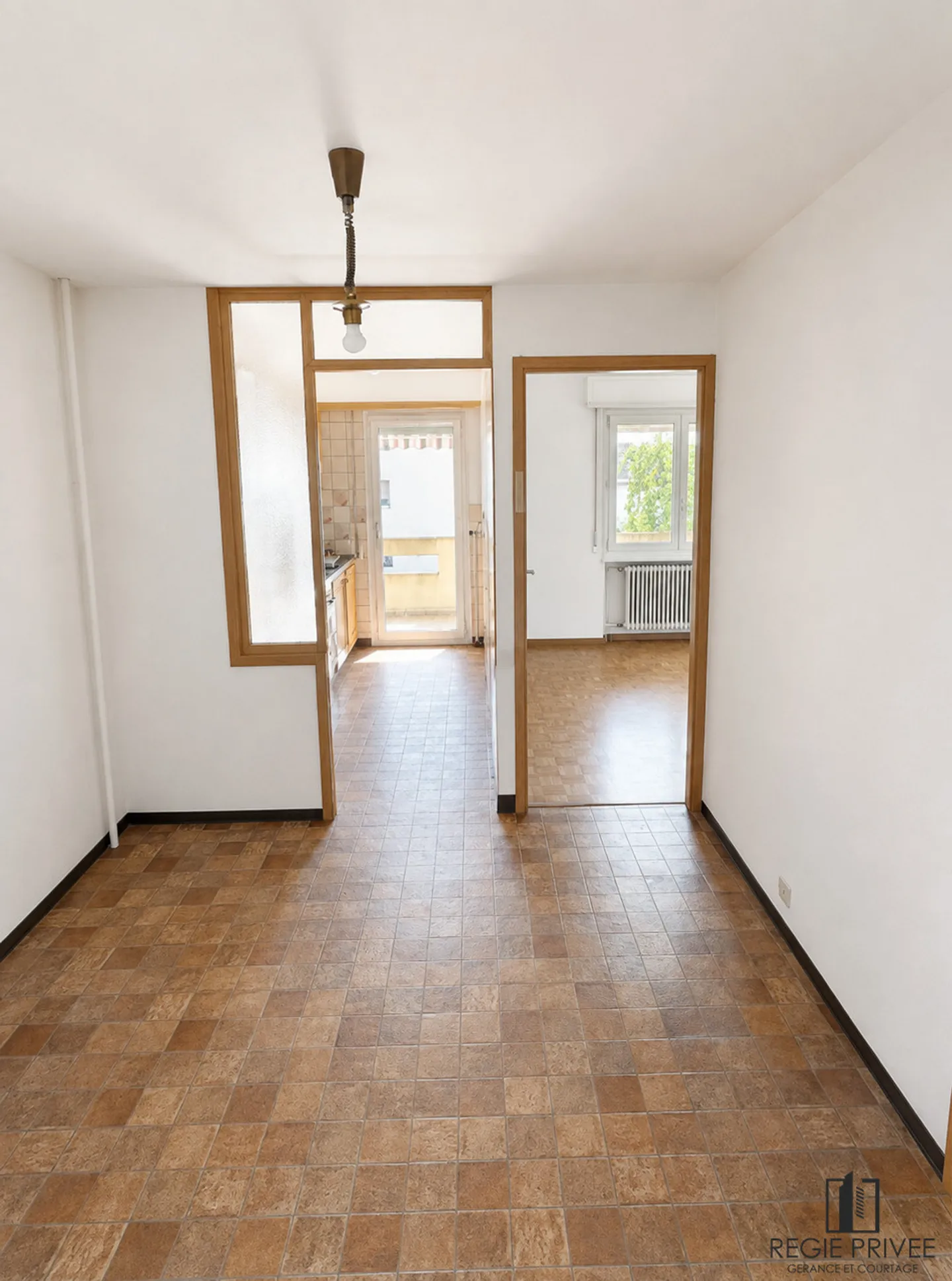 Appartement Charmant avec Balcons - Photo 8 sur 13