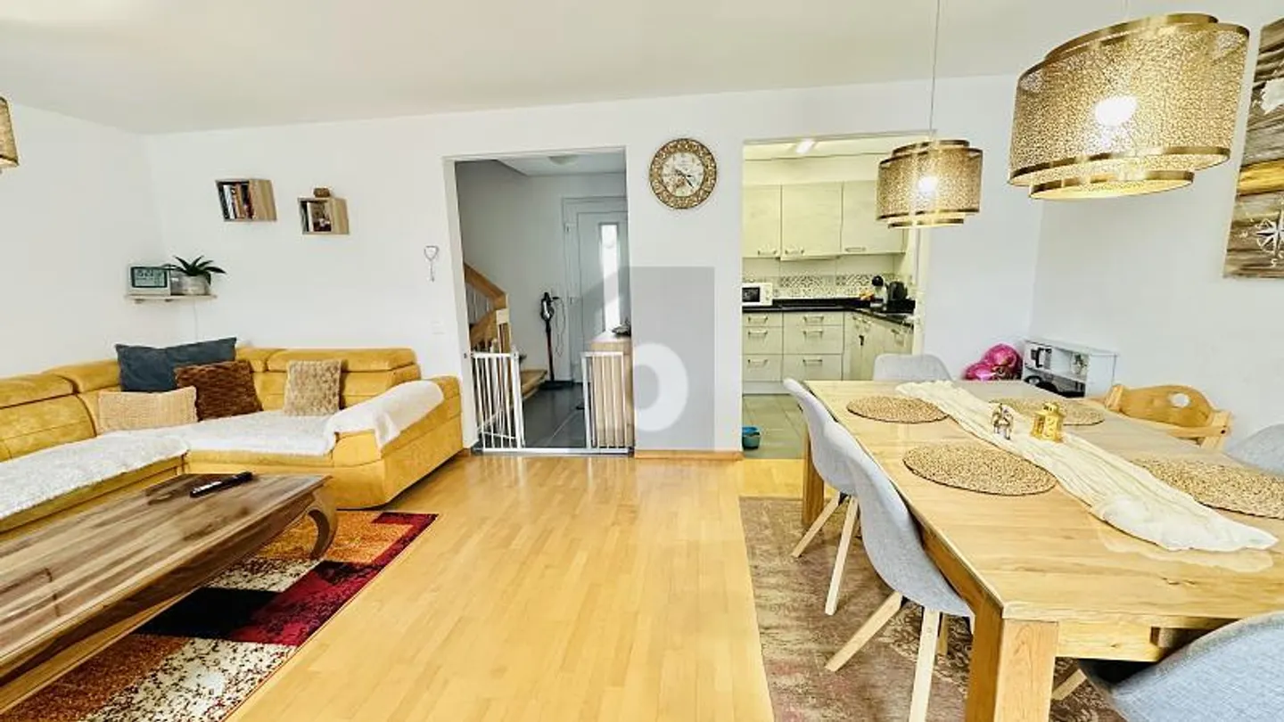 Charming Semi-Detached House - Photo 3 of 6