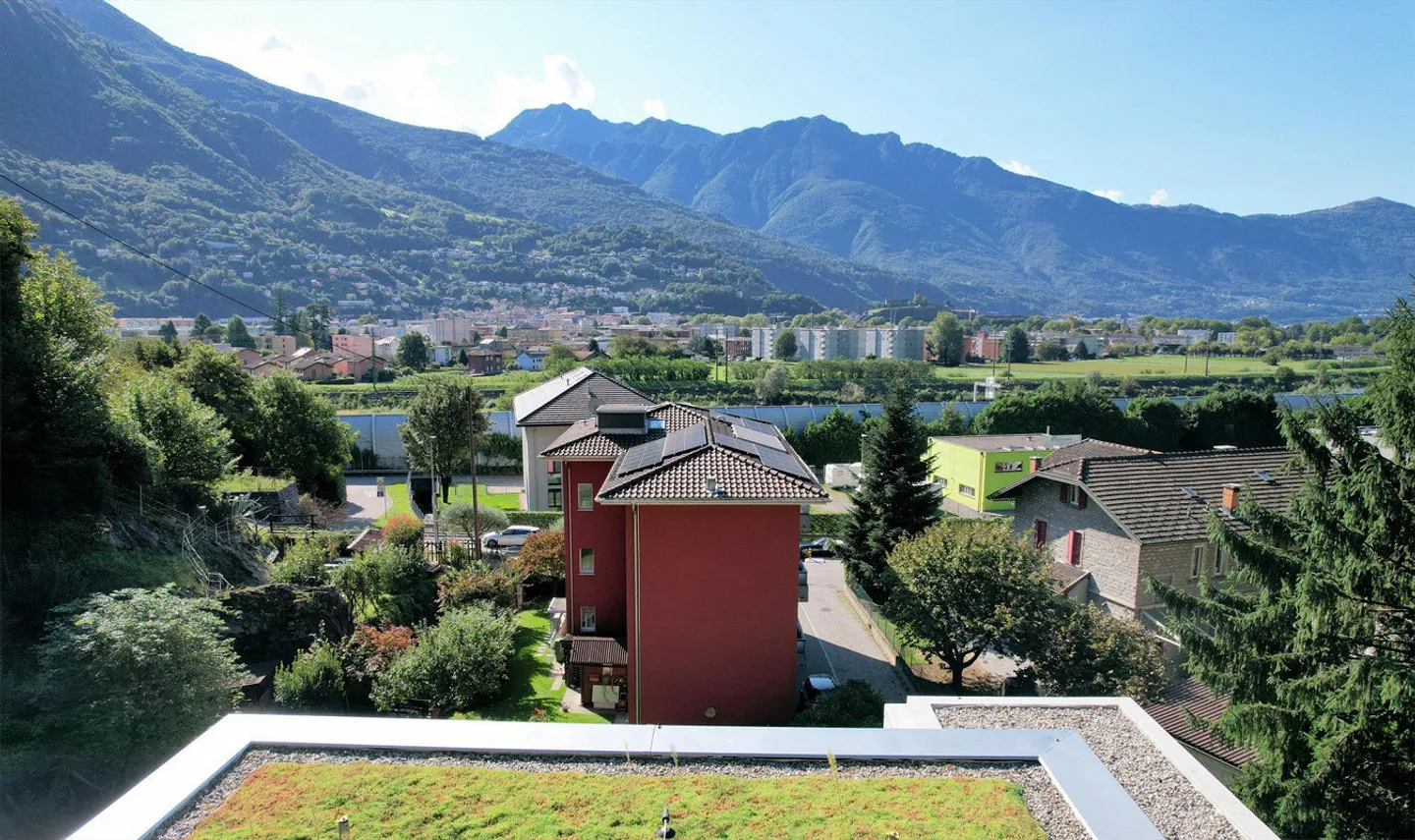 Nuovo appartamento con terrazza immerso nel verde - Foto 7 di 10
