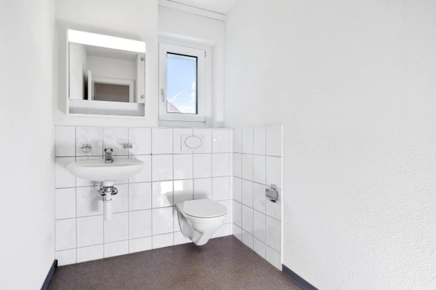 Office space for rent - Photo 4 of 9
