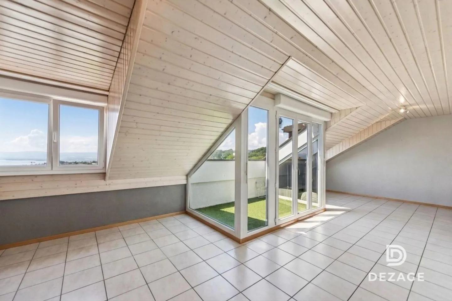 Appartement en attique spacieux avec beaucoup de lumière près de Lausanne avec vue panoramique sur le lac - Photo 2 sur 13