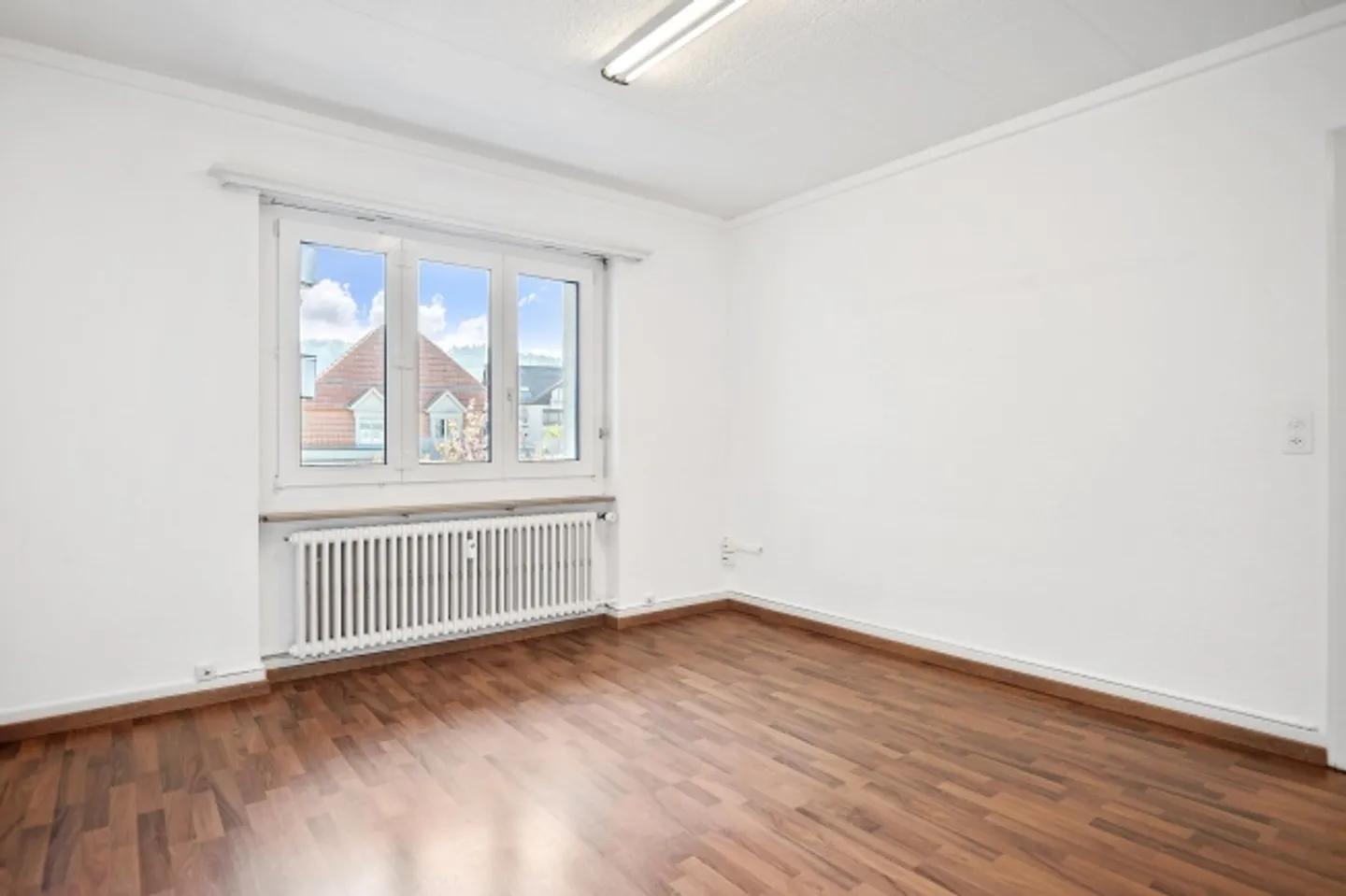 Office space for rent - Photo 2 of 9