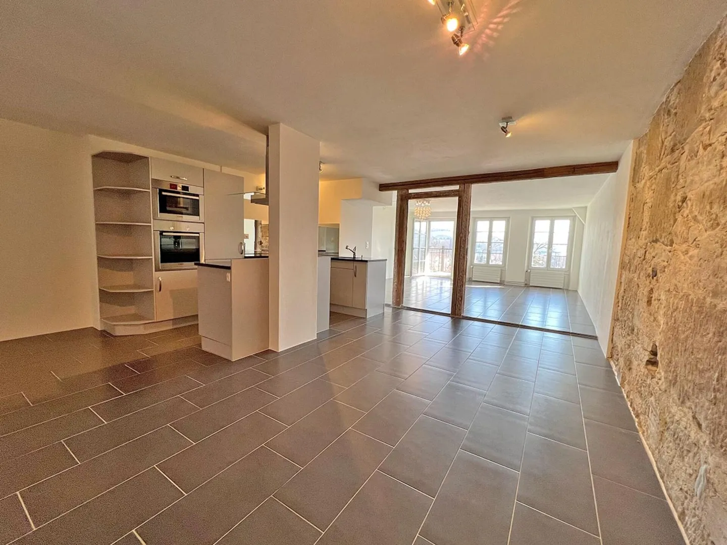 Living in Loft Style - Your 4.5-Room Apartment with Fireplace and Private Parking Space in Burgdorf - Photo 1 of 29