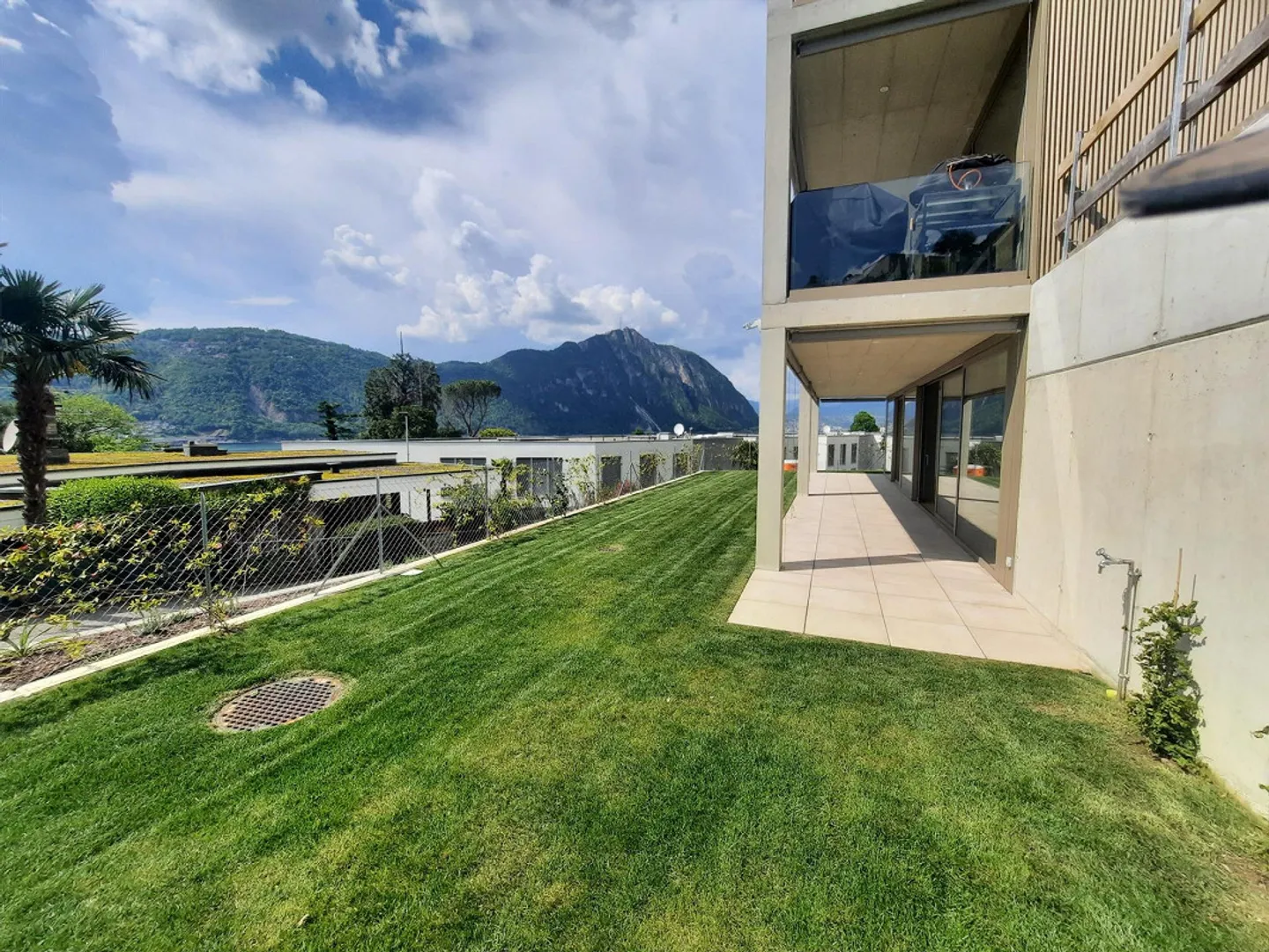 NUOVO APPARTAMENTO 2.5 LOCALI, AMPIO GIARDINO E VISTA LAGO - Foto 2 di 10