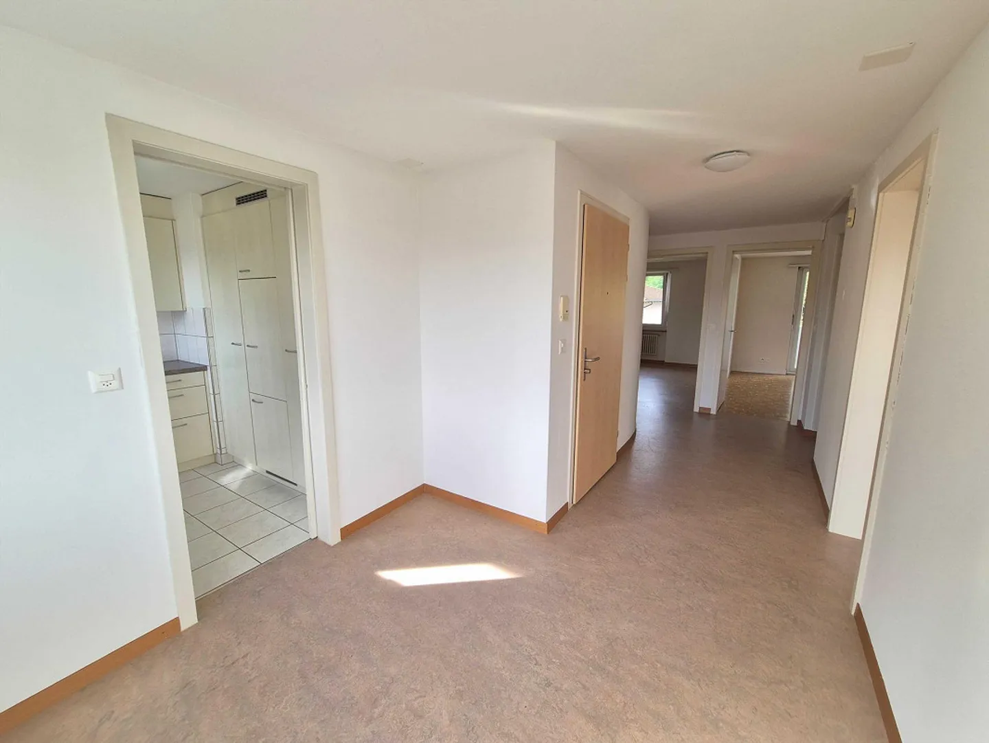 Helle 3.5-Zimmer Wohnung mit Balkon - Foto 5 von 11