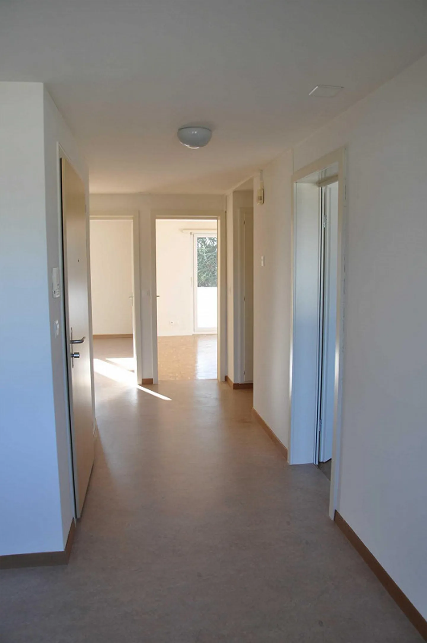 Helle 3.5-Zimmer Wohnung mit Balkon - Foto 6 von 11