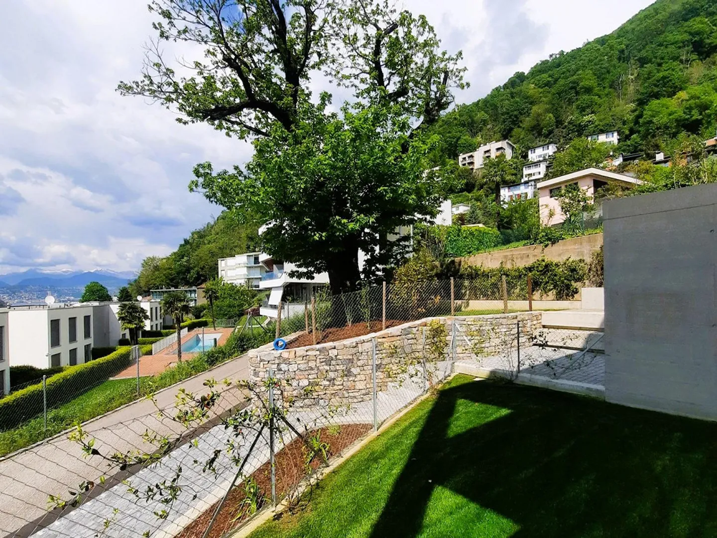 NUOVO APPARTAMENTO 2.5 LOCALI, AMPIO GIARDINO E VISTA LAGO - Foto 10 di 10