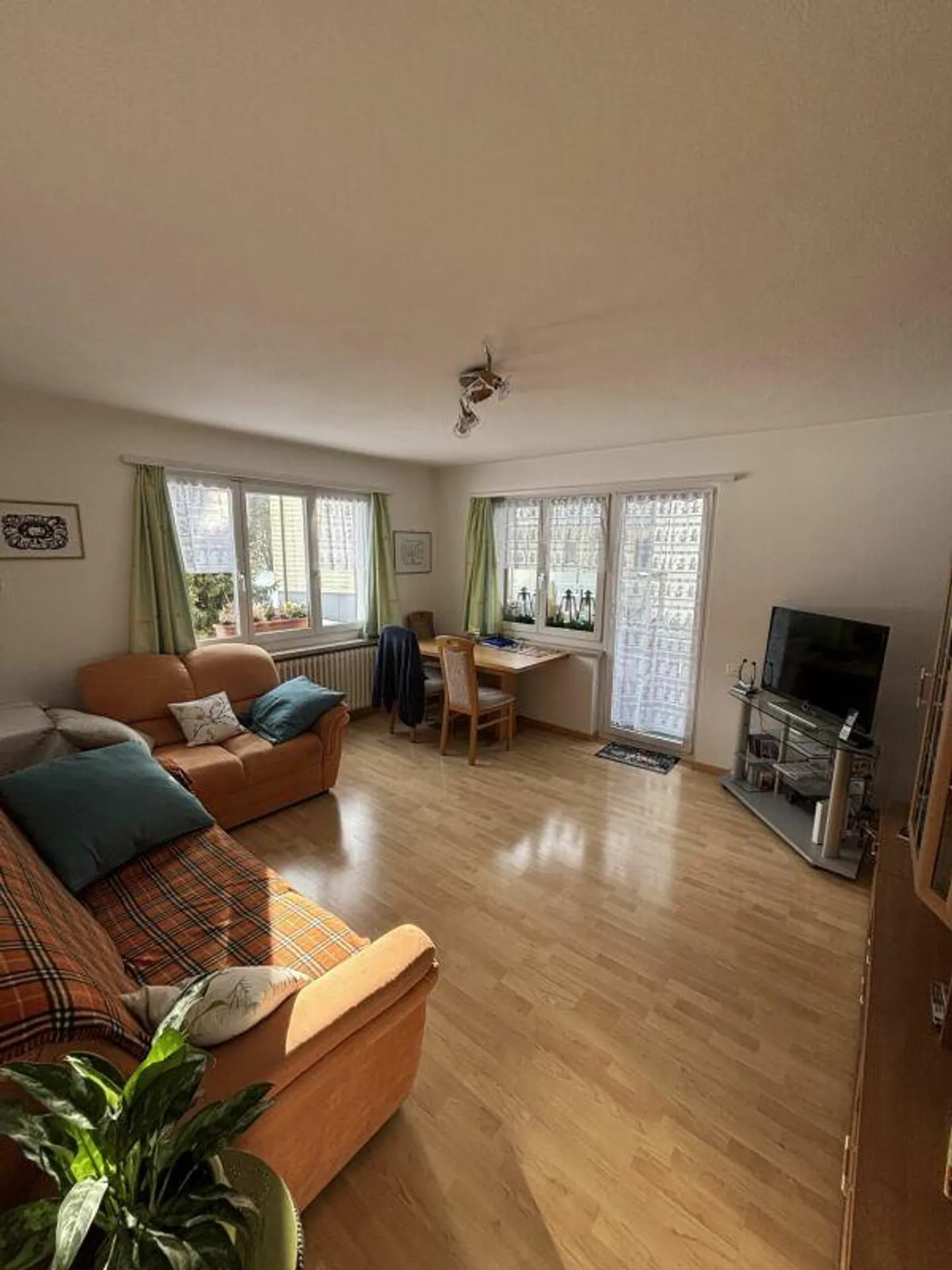 Appartement de 4 pièces au rez-de-chaussée surélevé - Photo 1 sur 7