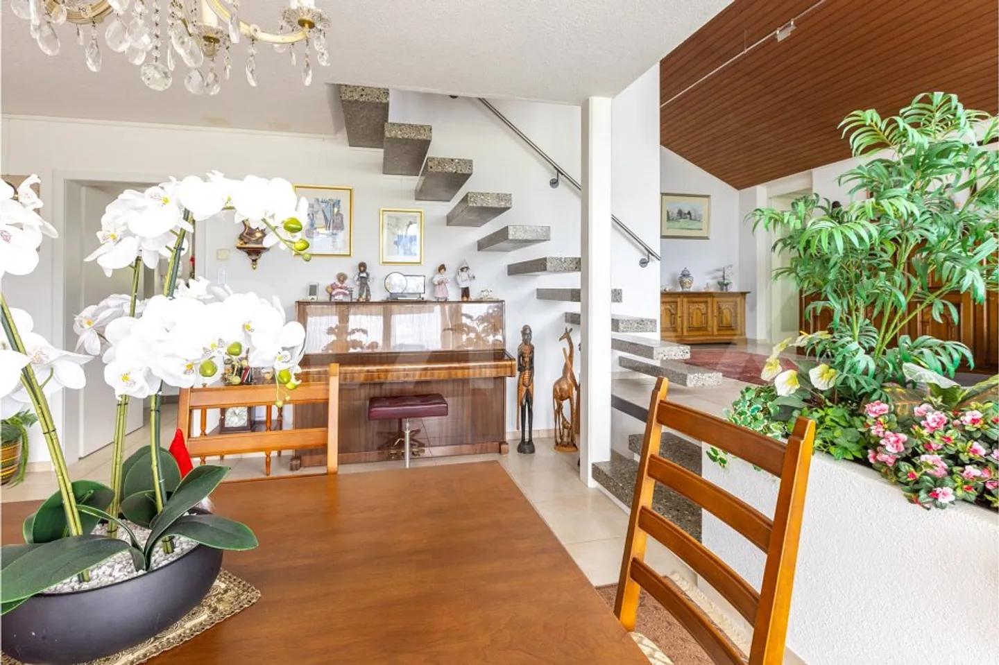 Adlerhorst, 7-Zimmer Villa mit Weitblick, Wintergarden & Indoor-Pool, 220 m² NWF,  Schwyz (SZ) - Photo 5 sur 13