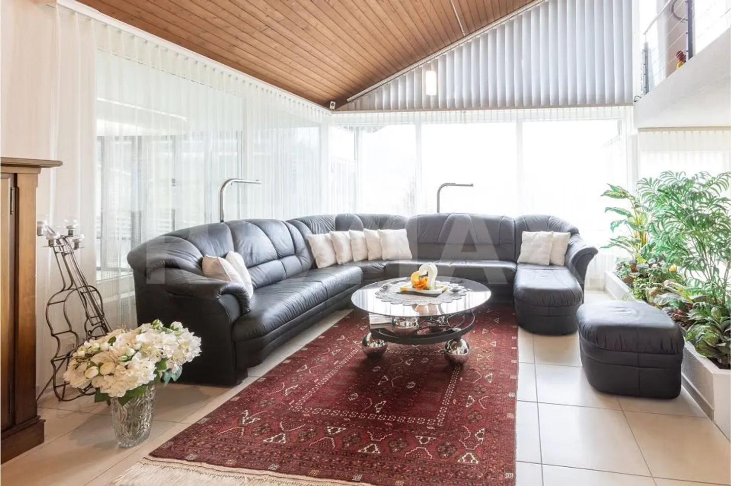 Adlerhorst, 7-Zimmer Villa mit Weitblick, Wintergarden & Indoor-Pool, 220 m² NWF,  Schwyz (SZ) - Photo 6 sur 13