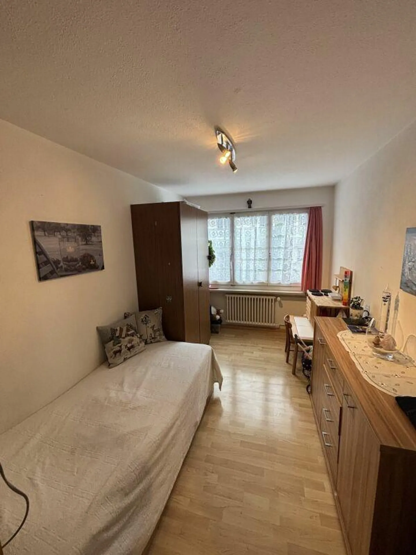 Appartement de 4 pièces au rez-de-chaussée surélevé - Photo 4 sur 7