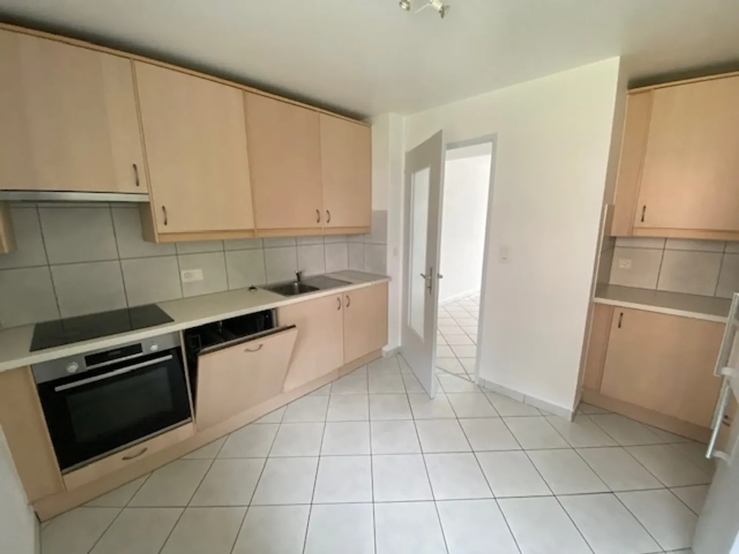 Appartement Charmant avec Balcon - Photo 3 sur 9