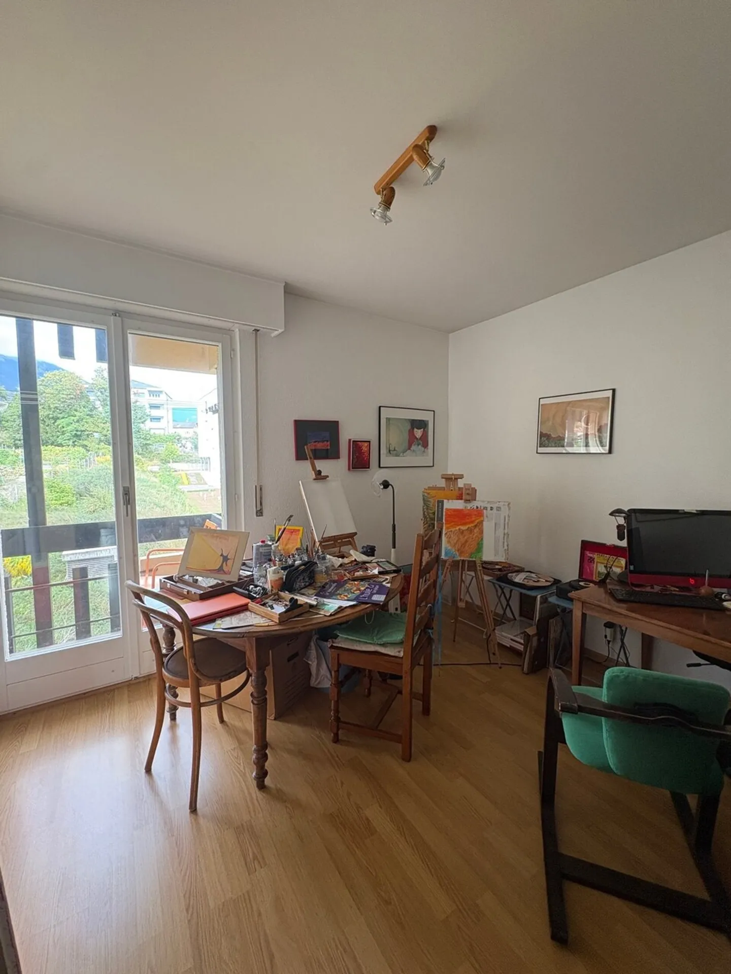 Beautiful 4.5-room apartment in the heights of Sierre - Photo 2 of 9