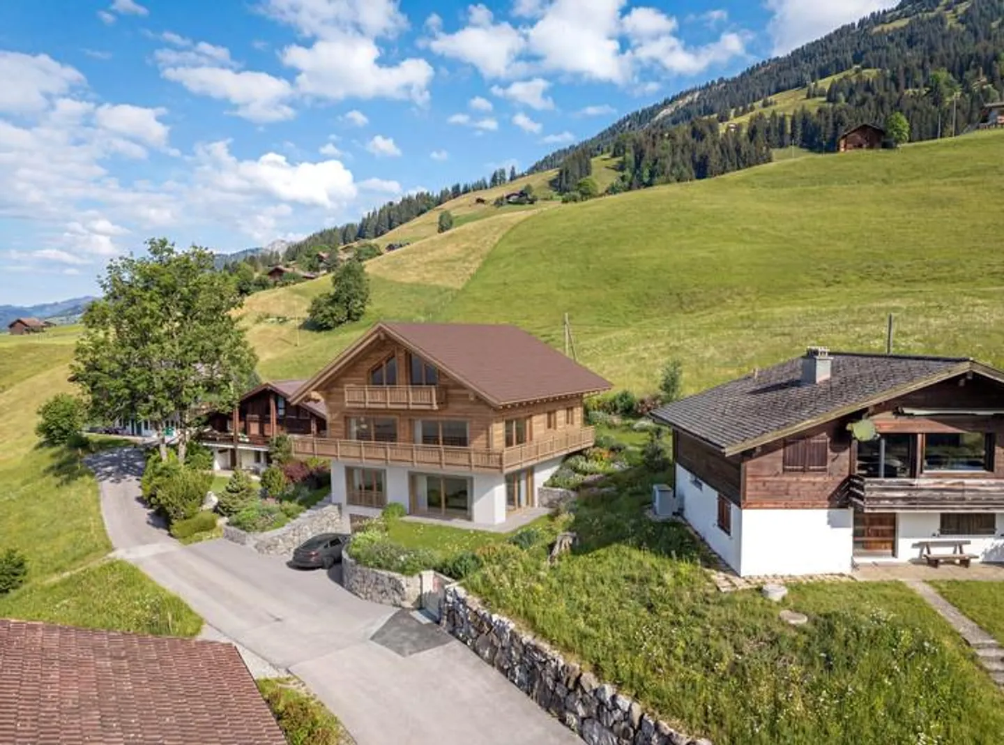 EMPLACEMENT ENSOLEILLÉ À LENK - TERRAIN À BÂTIR DE 747 m² AVEC UN PANORAMA MONTAGNEUX DE RÊVE - Photo 1 sur 9