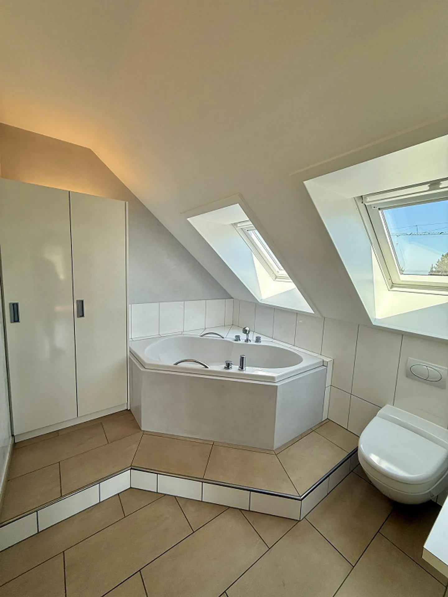 Appartamento duplex esclusivo di 4,5 stanze con grande terrazza sul tetto - Foto 4 di 13