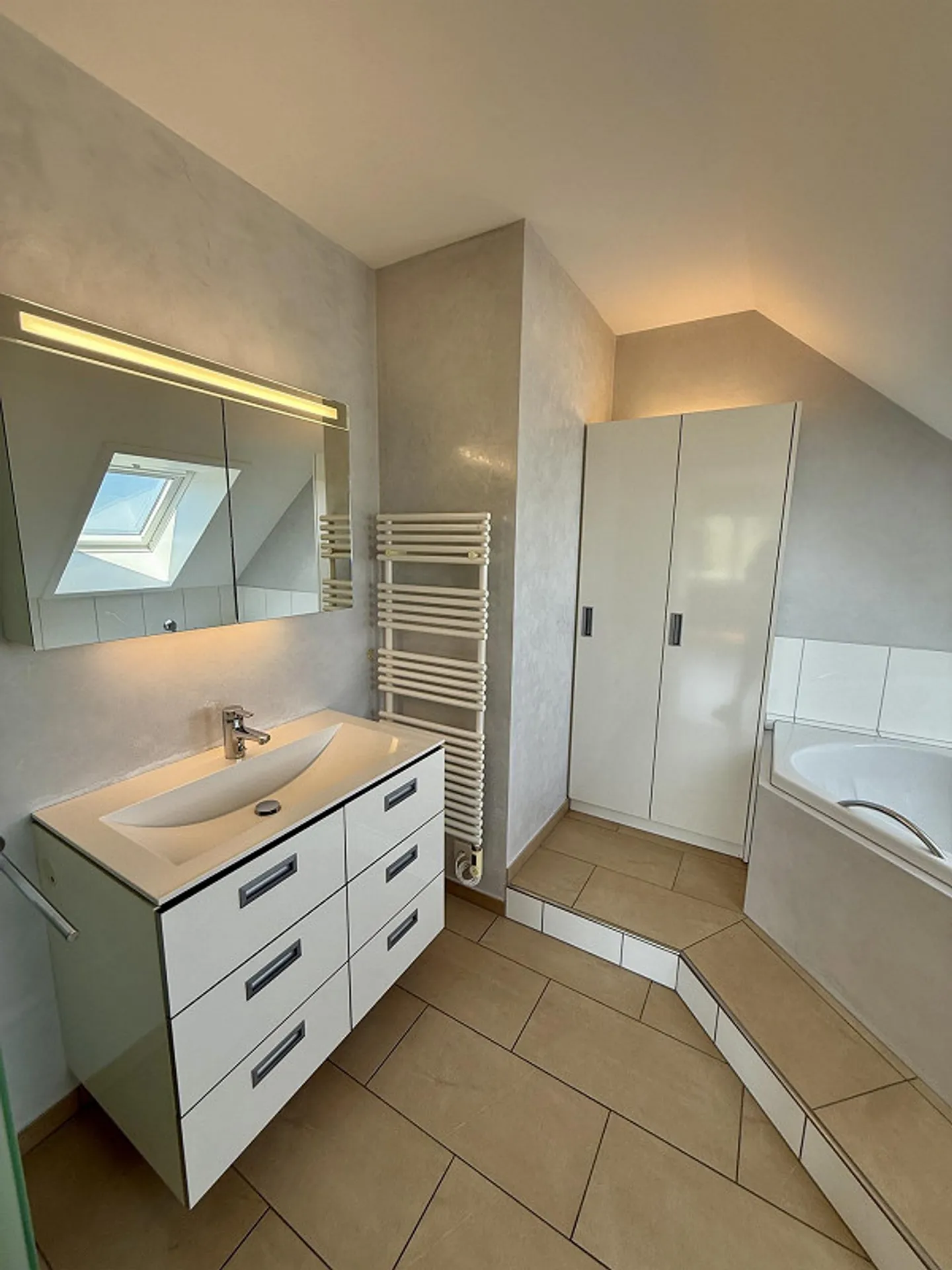 Appartamento duplex esclusivo di 4,5 stanze con grande terrazza sul tetto - Foto 5 di 13