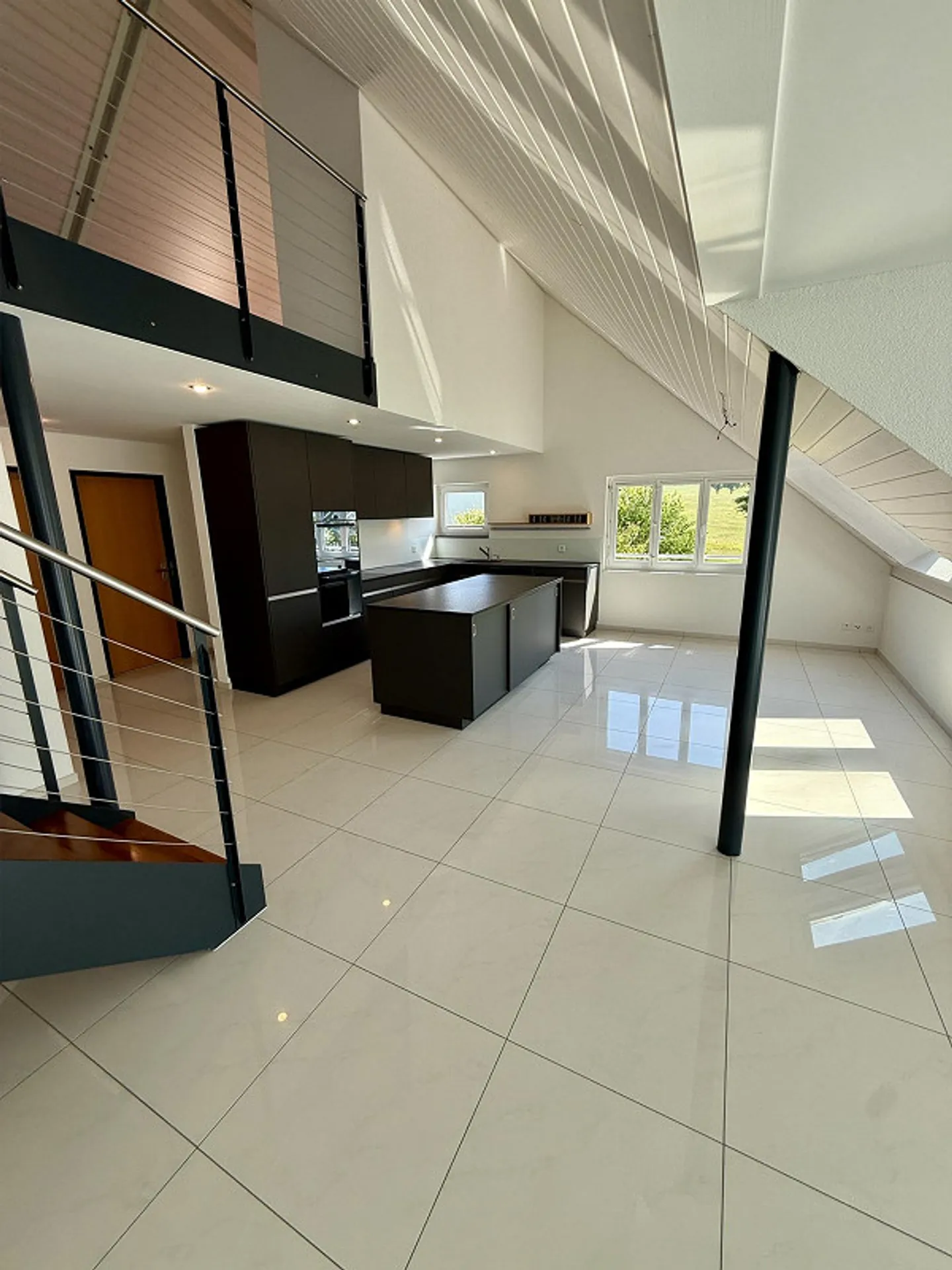 Appartamento duplex esclusivo di 4,5 stanze con grande terrazza sul tetto - Foto 1 di 13