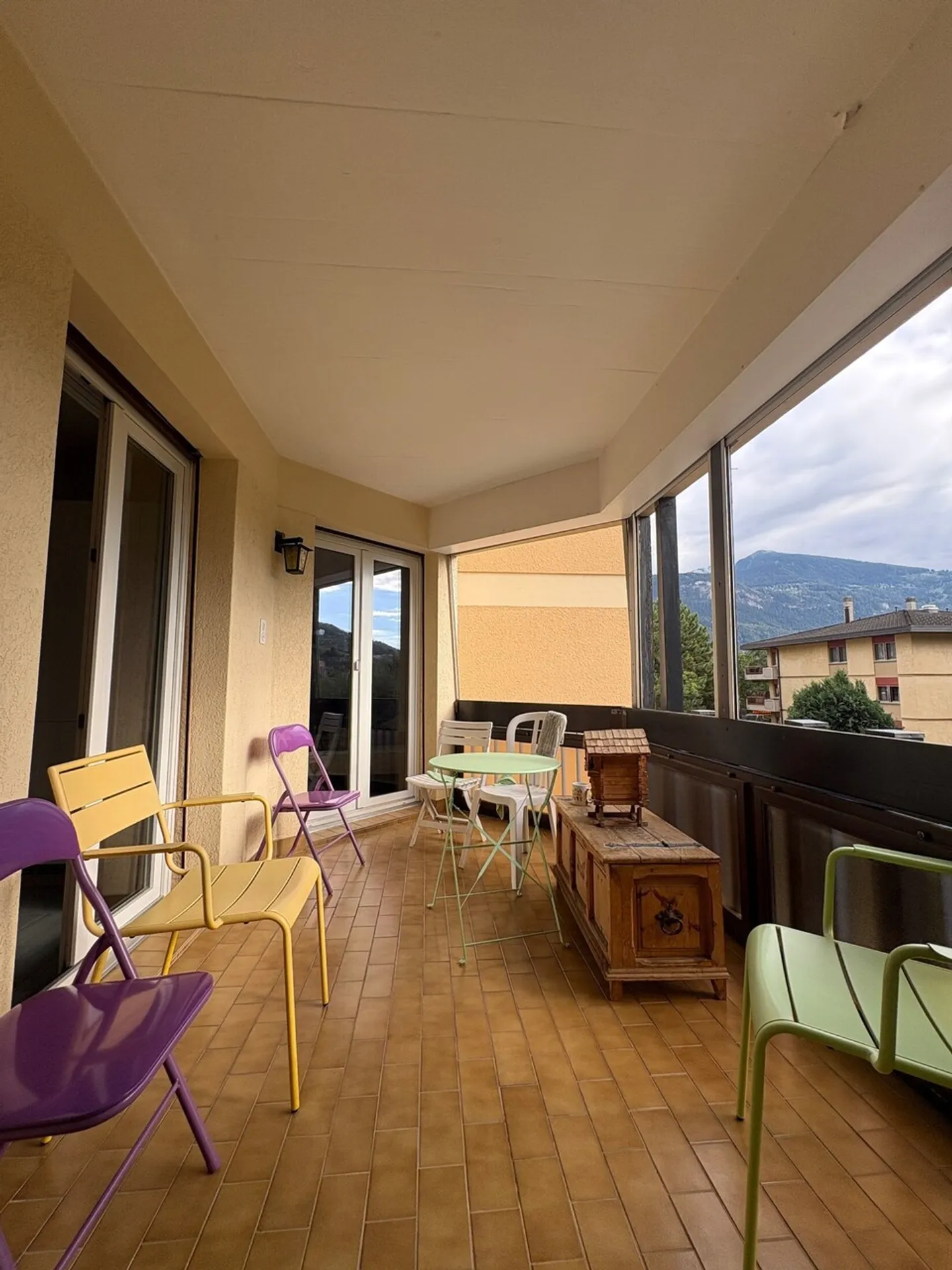 Beautiful 4.5-room apartment in the heights of Sierre - Photo 5 of 9
