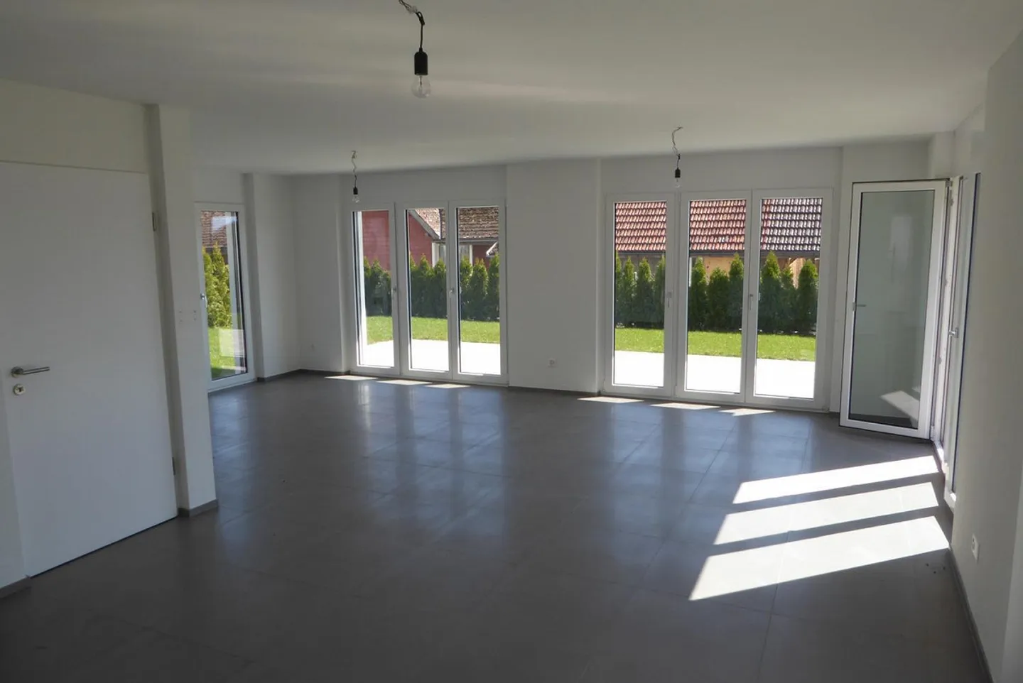 Modern 4.5-room semi-detached house in Frümsen - Photo 2 of 7