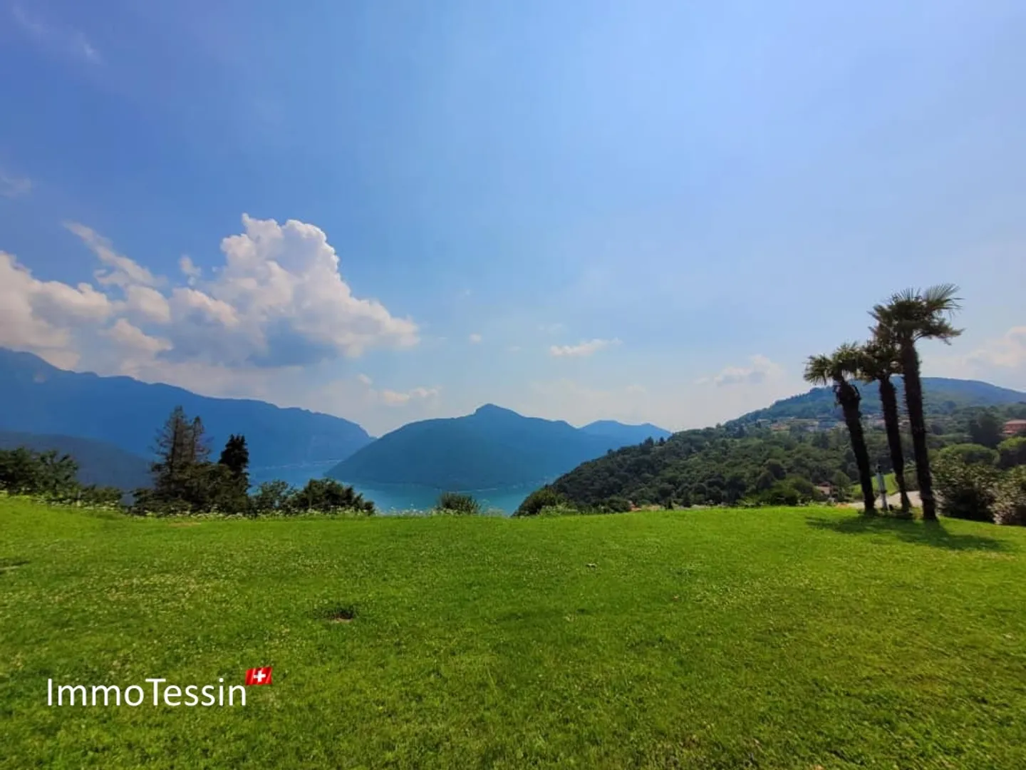 SECONDA RESIDENZA - Un'oasi esclusiva di tranquillità con giardino e terrazza e vista lago libera sul Lago di Lugano - Foto 3 di 13