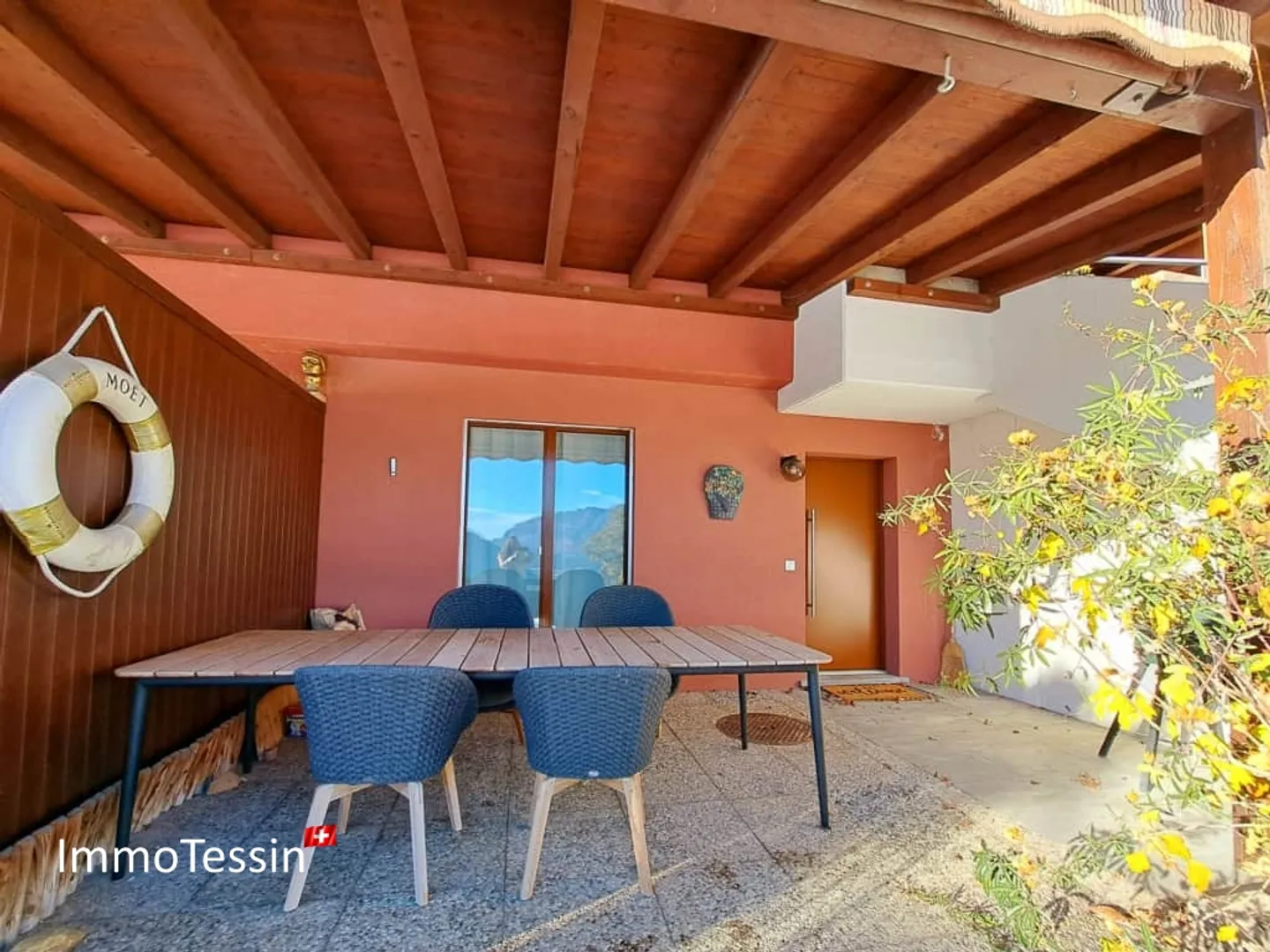 SECONDA RESIDENZA - Un'oasi esclusiva di tranquillità con giardino e terrazza e vista lago libera sul Lago di Lugano - Foto 5 di 13