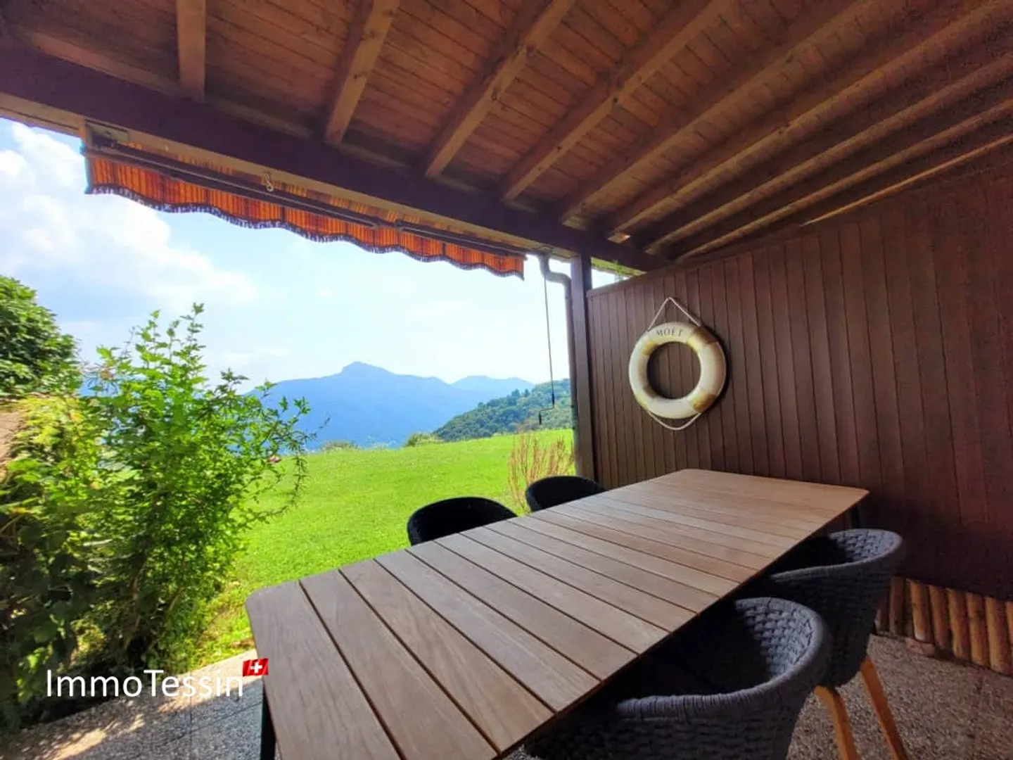 SECONDA RESIDENZA - Un'oasi esclusiva di tranquillità con giardino e terrazza e vista lago libera sul Lago di Lugano - Foto 6 di 13
