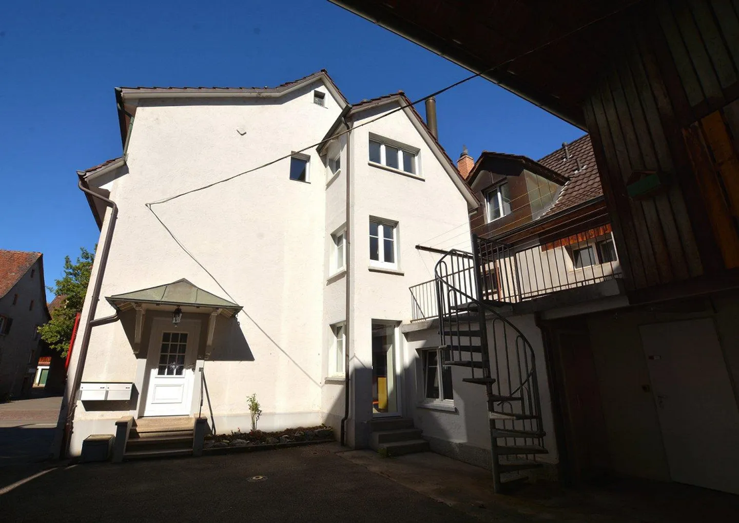Terrain constructible de 539 m2 avec maison individuelle existante dans la zone centrale d'Etti... - Photo 3 sur 13