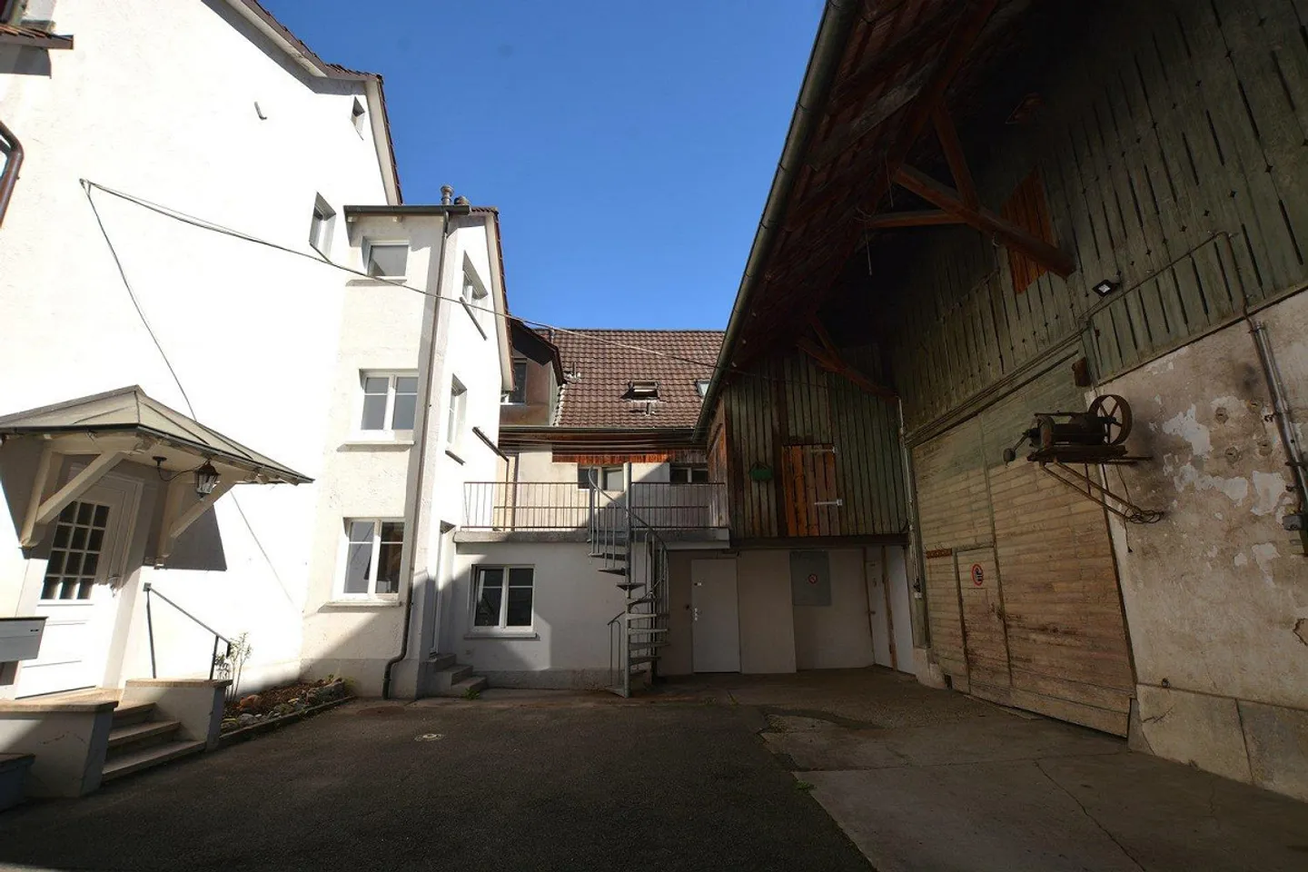 Terrain constructible de 539 m2 avec maison individuelle existante dans la zone centrale d'Etti... - Photo 4 sur 13
