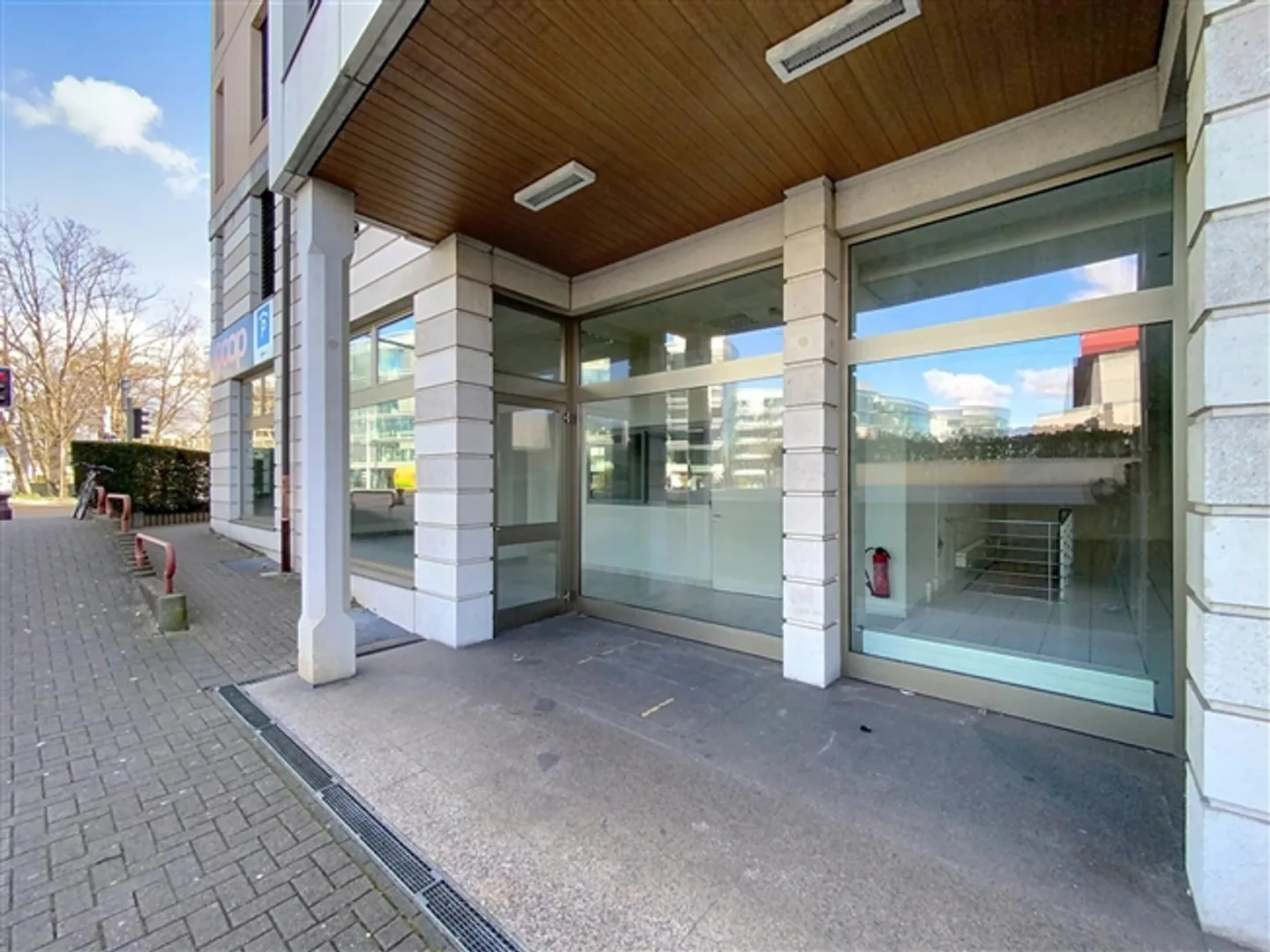 Belle passage spacieuse près des Nations - Photo 3 sur 15