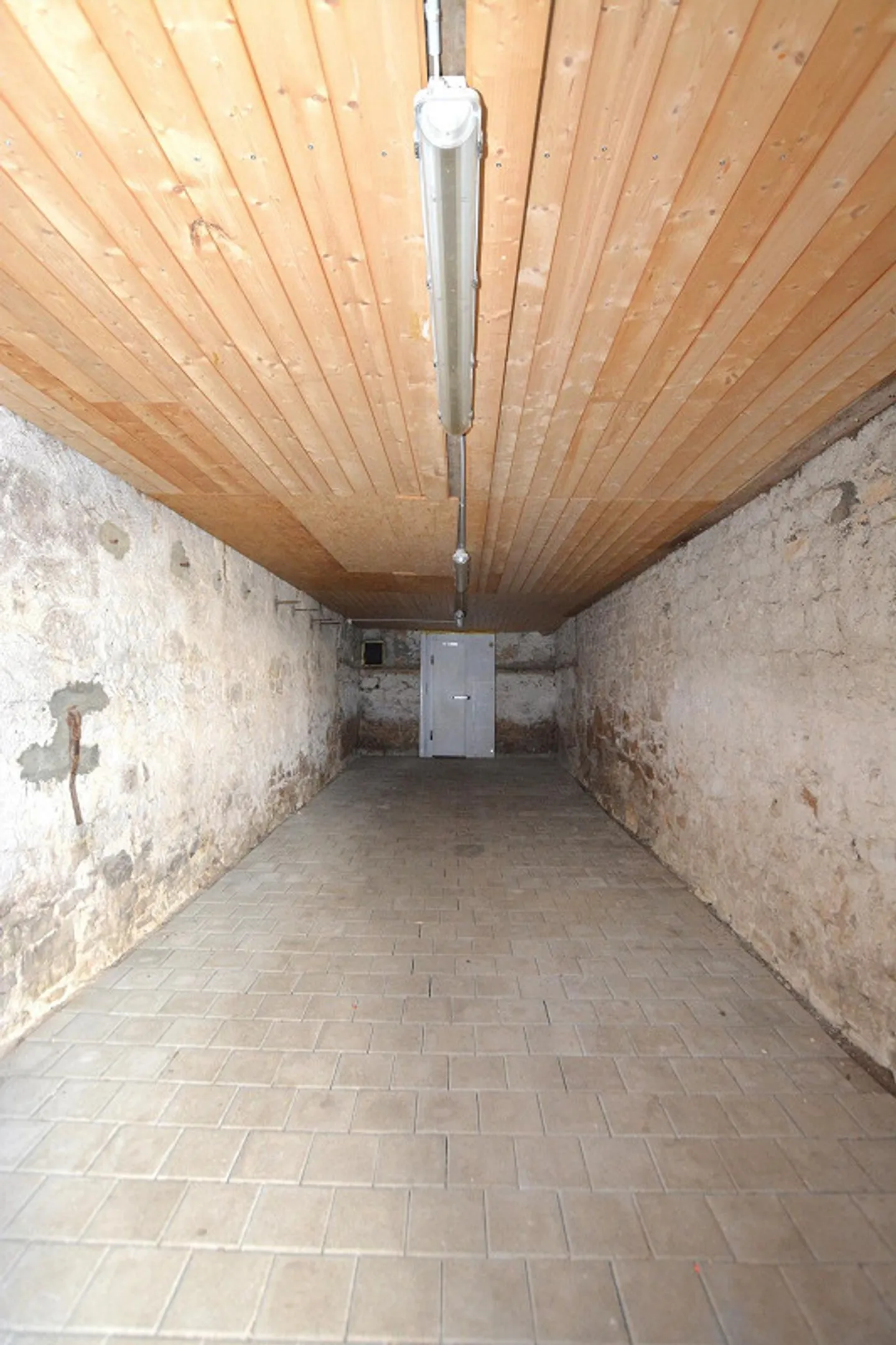 Terrain constructible de 539 m2 avec maison individuelle existante dans la zone centrale d'Etti... - Photo 7 sur 13