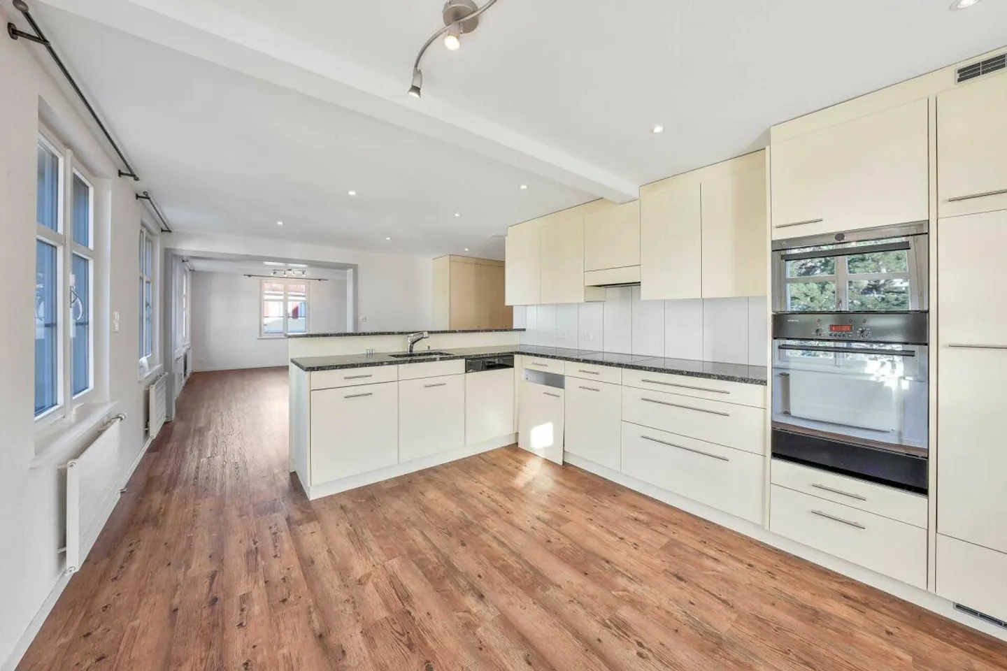 Residential and Commercial Building - Photo 4 of 16