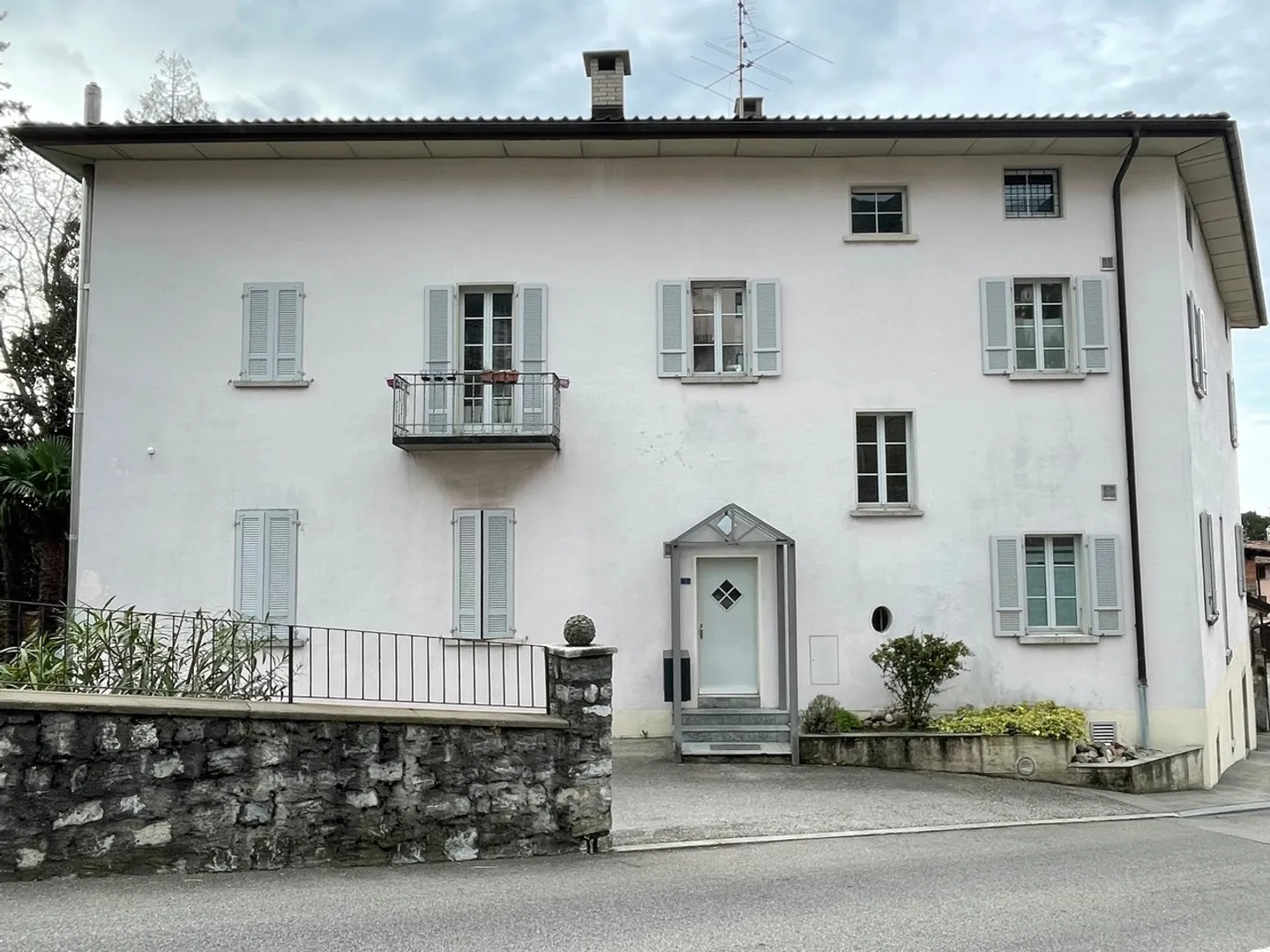 ANTICO E SIGNORILE PALAZZO - ANTIKES UND ELEGANTES HAUS - Foto 3 di 14