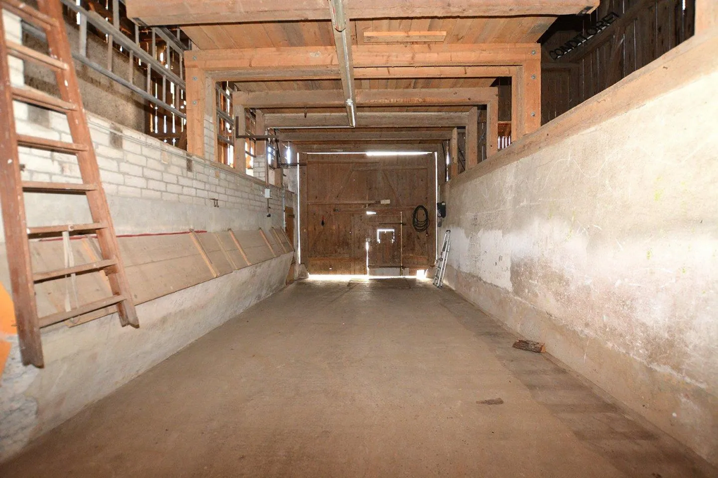 Terrain constructible de 539 m2 avec maison individuelle existante dans la zone centrale d'Etti... - Photo 10 sur 13