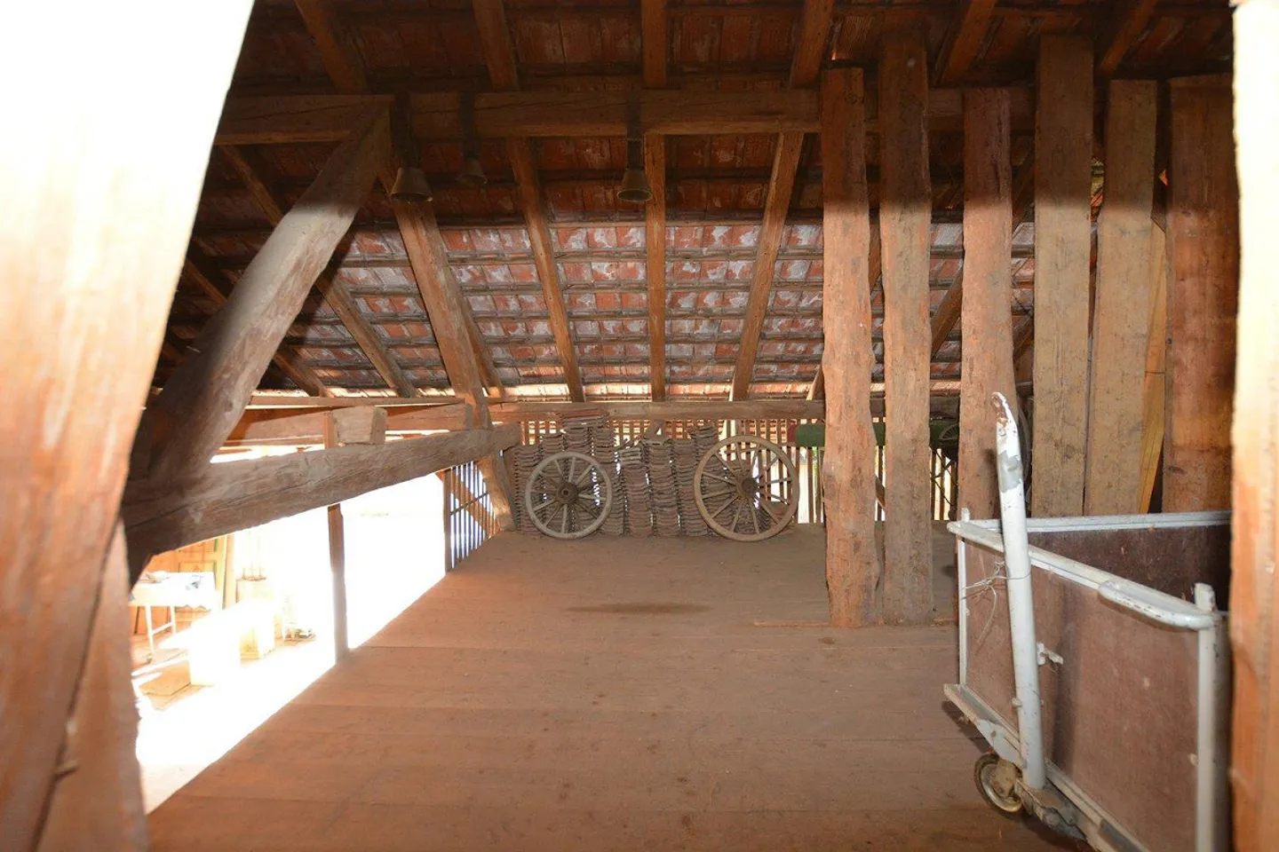 Terrain constructible de 539 m2 avec maison individuelle existante dans la zone centrale d'Etti... - Photo 13 sur 13