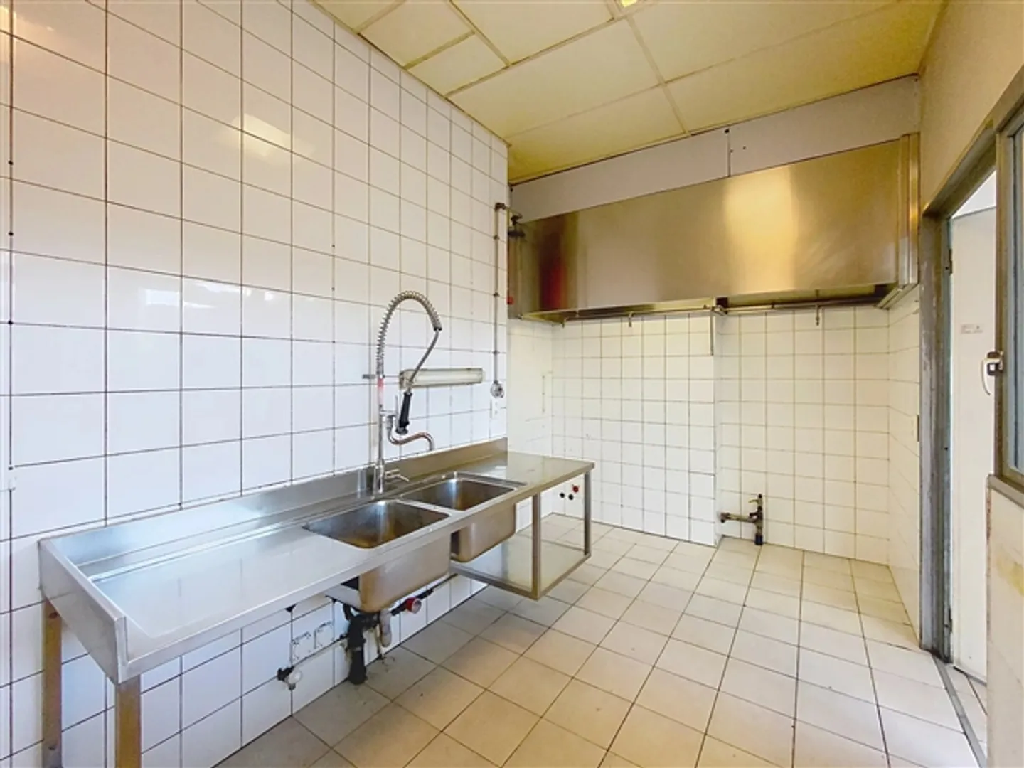 Belle passage spacieuse près des Nations - Photo 10 sur 15