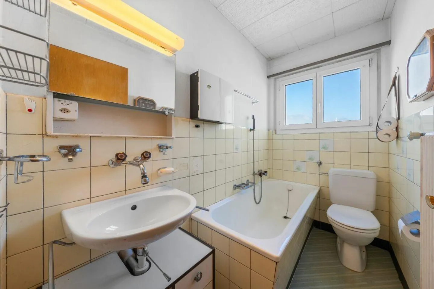 Quietly Located View Wonder - Photo 7 of 9