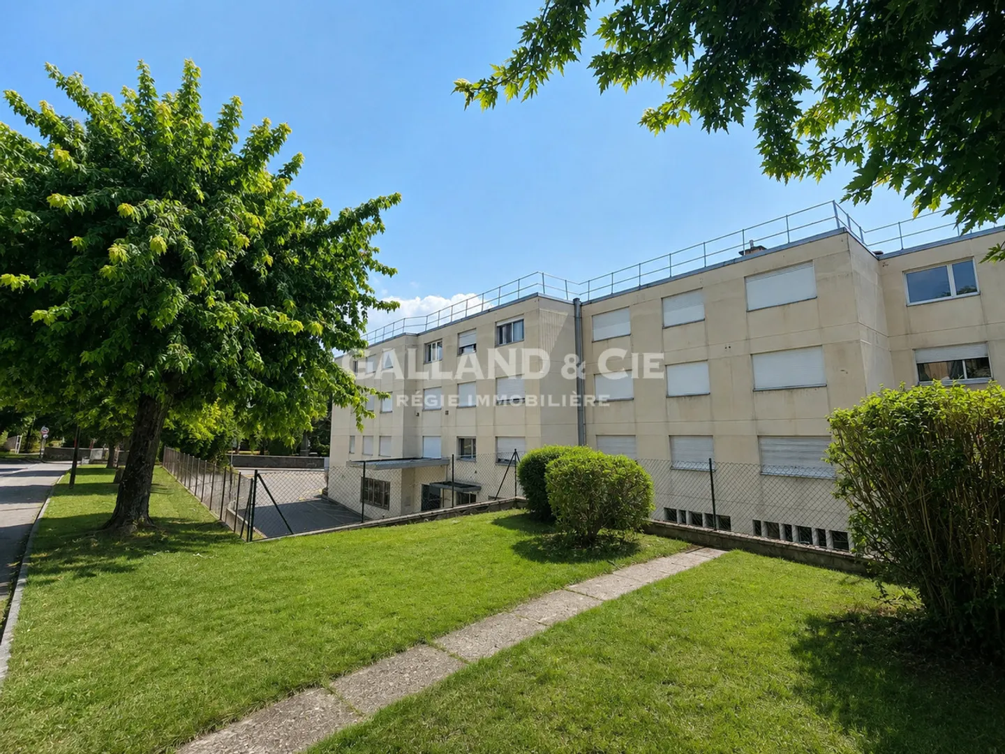 Charmante Wohnung mit Seeblick - Foto 1 von 6