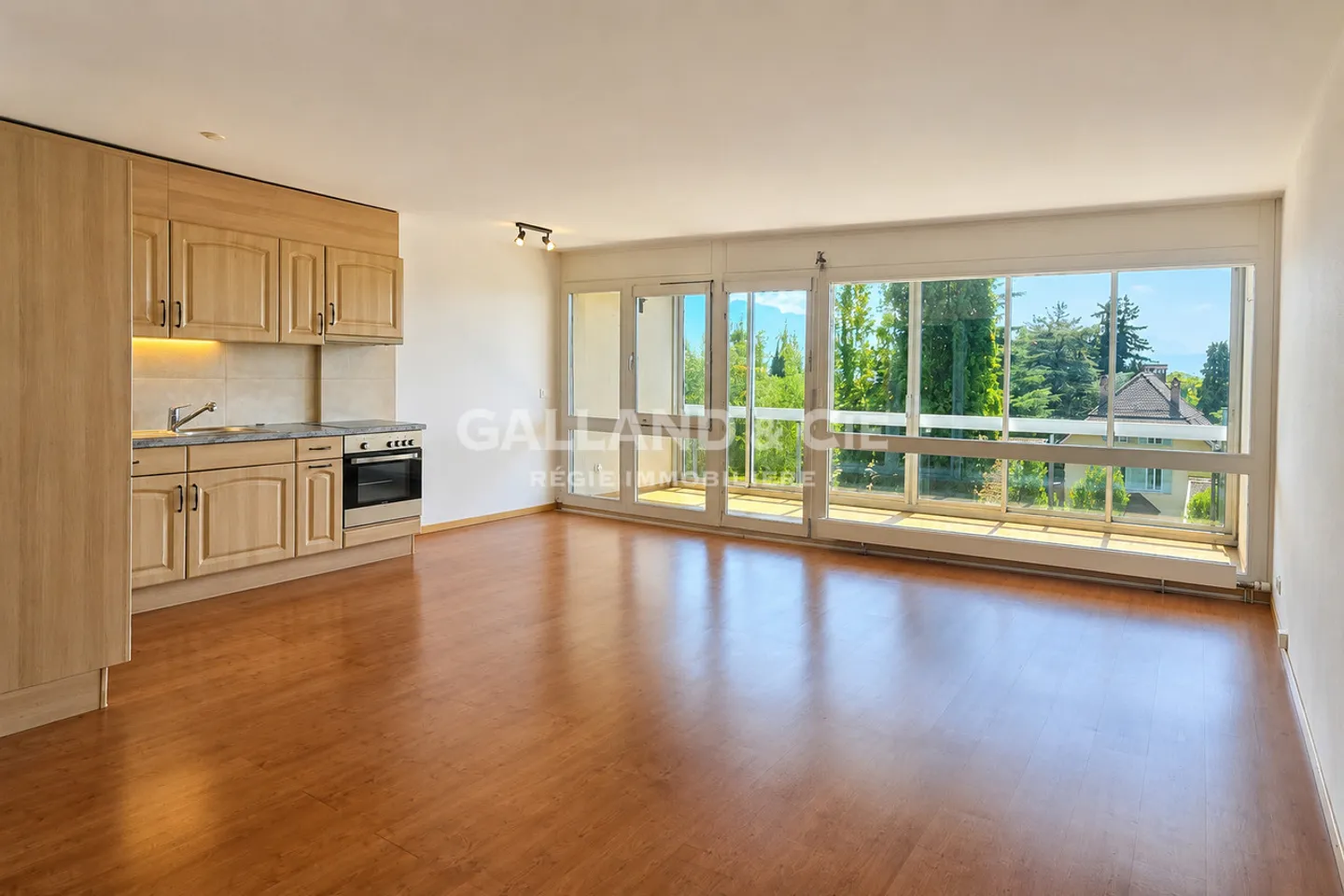 Charmante Wohnung mit Seeblick - Foto 2 von 6