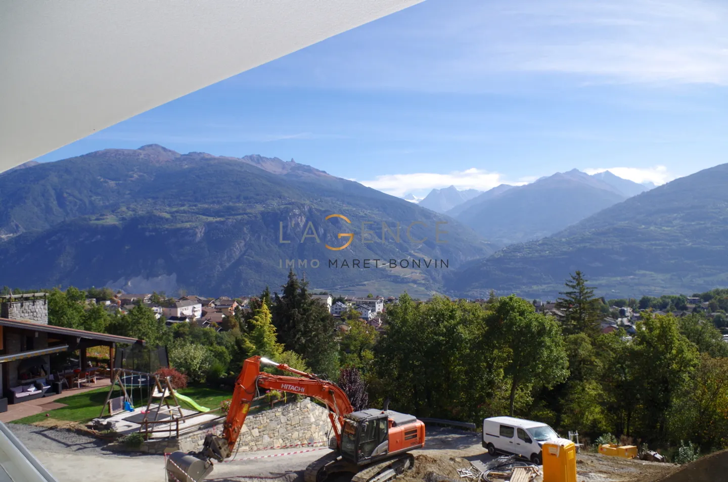 VILLA CONTEMPORAINE DE 274 M2 - Photo 7 sur 8