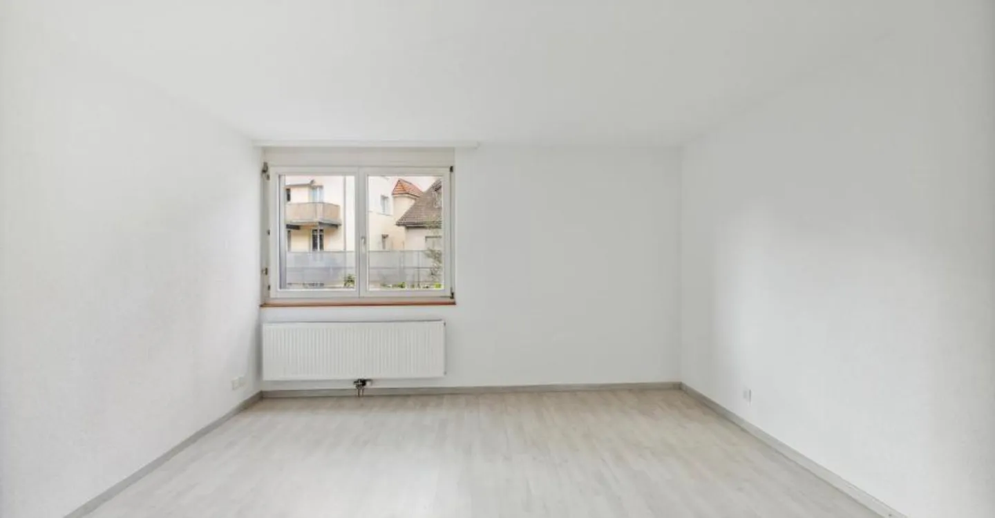 Sonderangebot - 2 Zimmer im 1. Stock mit Balkon - Foto 3 von 3