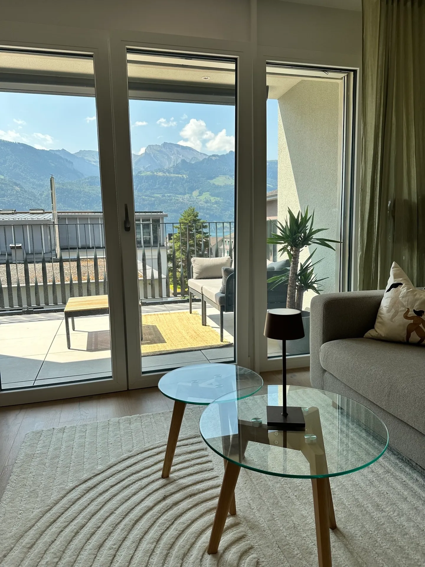Modernes Apartment mit Bergblick - Foto 2 von 7