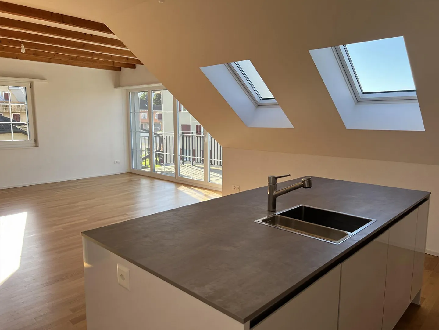 Appartamento moderno di 4,5 stanze in uno standard di alta qualità - Foto 1 di 11