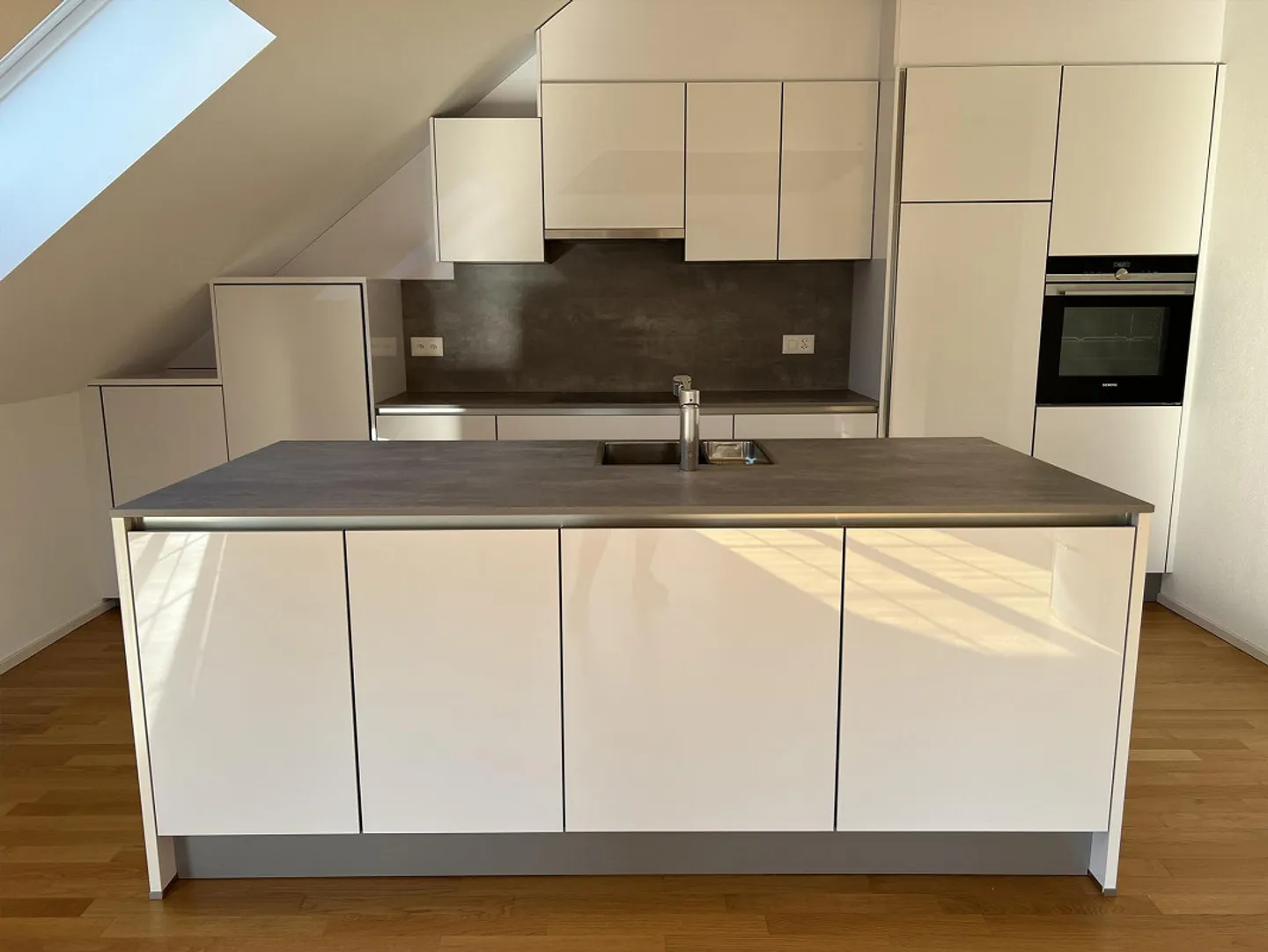 Appartamento moderno di 4,5 stanze in uno standard di alta qualità - Foto 3 di 11
