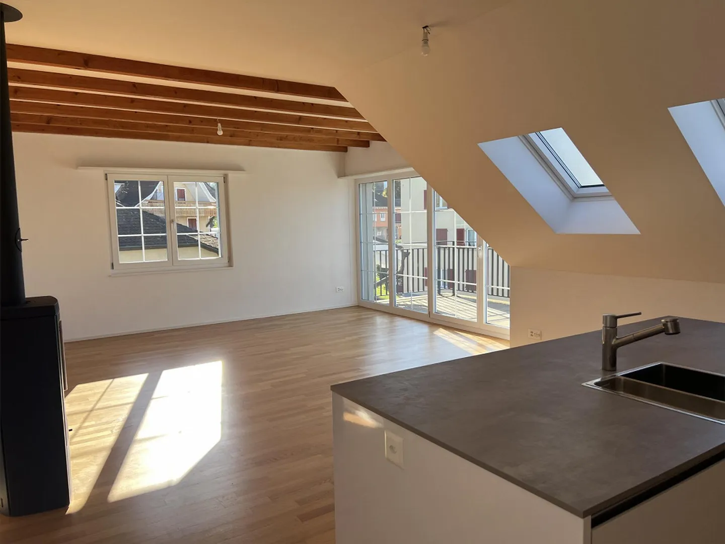 Appartamento moderno di 4,5 stanze in uno standard di alta qualità - Foto 4 di 11