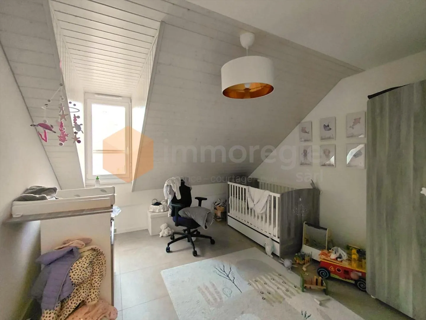 Magnifique maison jumelée avec 4,5 pièces au cœur du village - Photo 3 sur 7