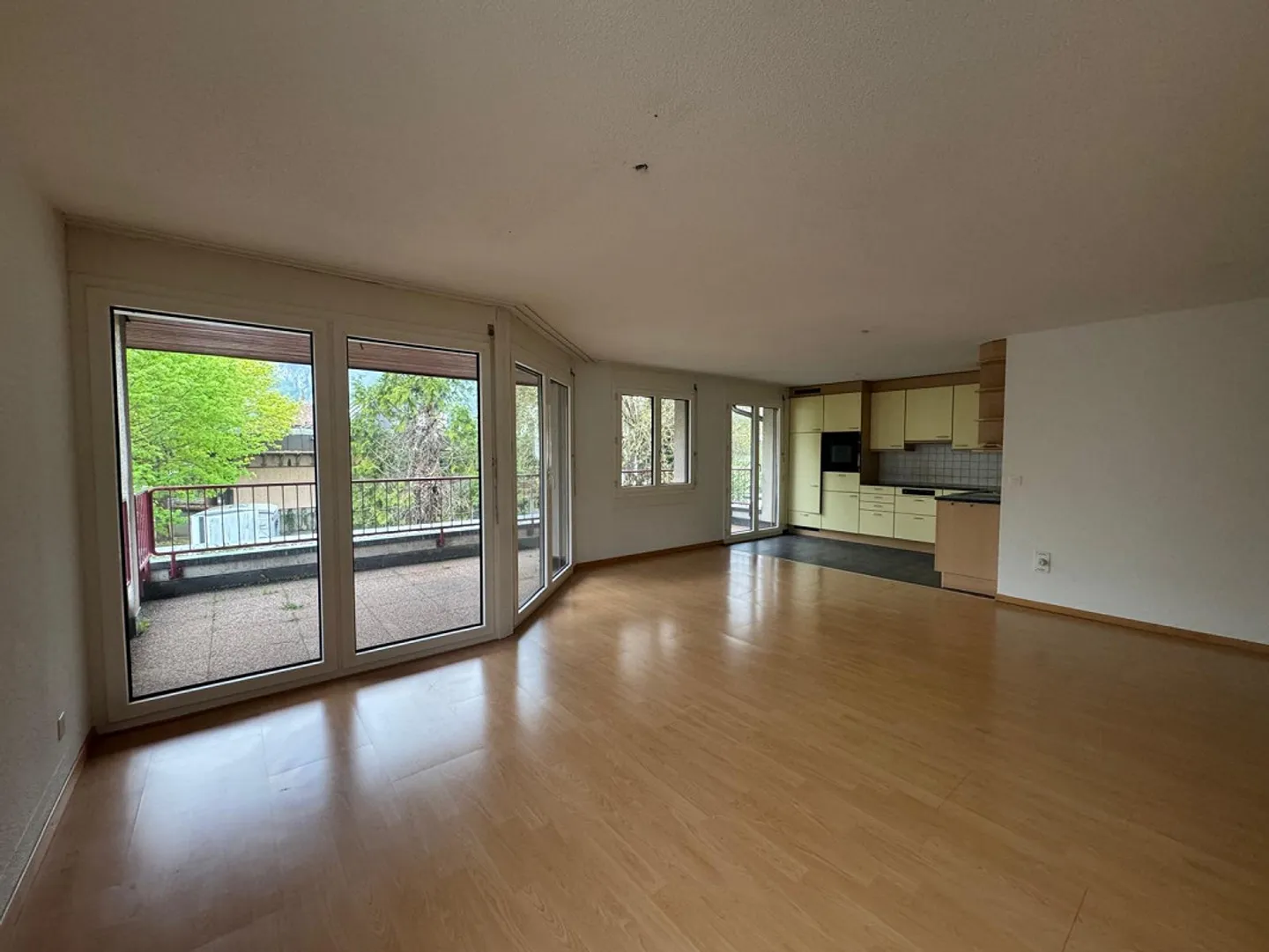 Appartamento 3,5 locali / Disponibile immediatamente - Foto 2 di 15