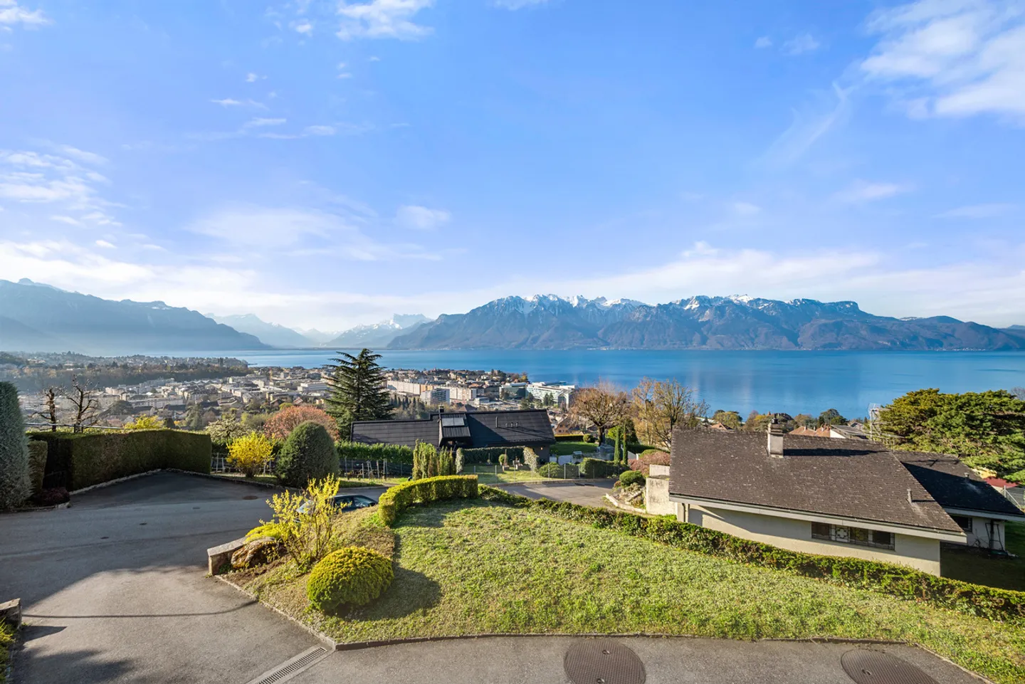 Einzigartige Villa mit Panoramablick auf den See - Foto 2 von 24