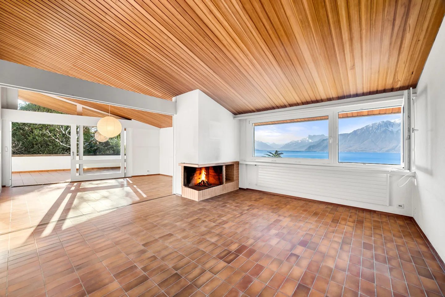 Einzigartige Villa mit Panoramablick auf den See - Foto 3 von 24