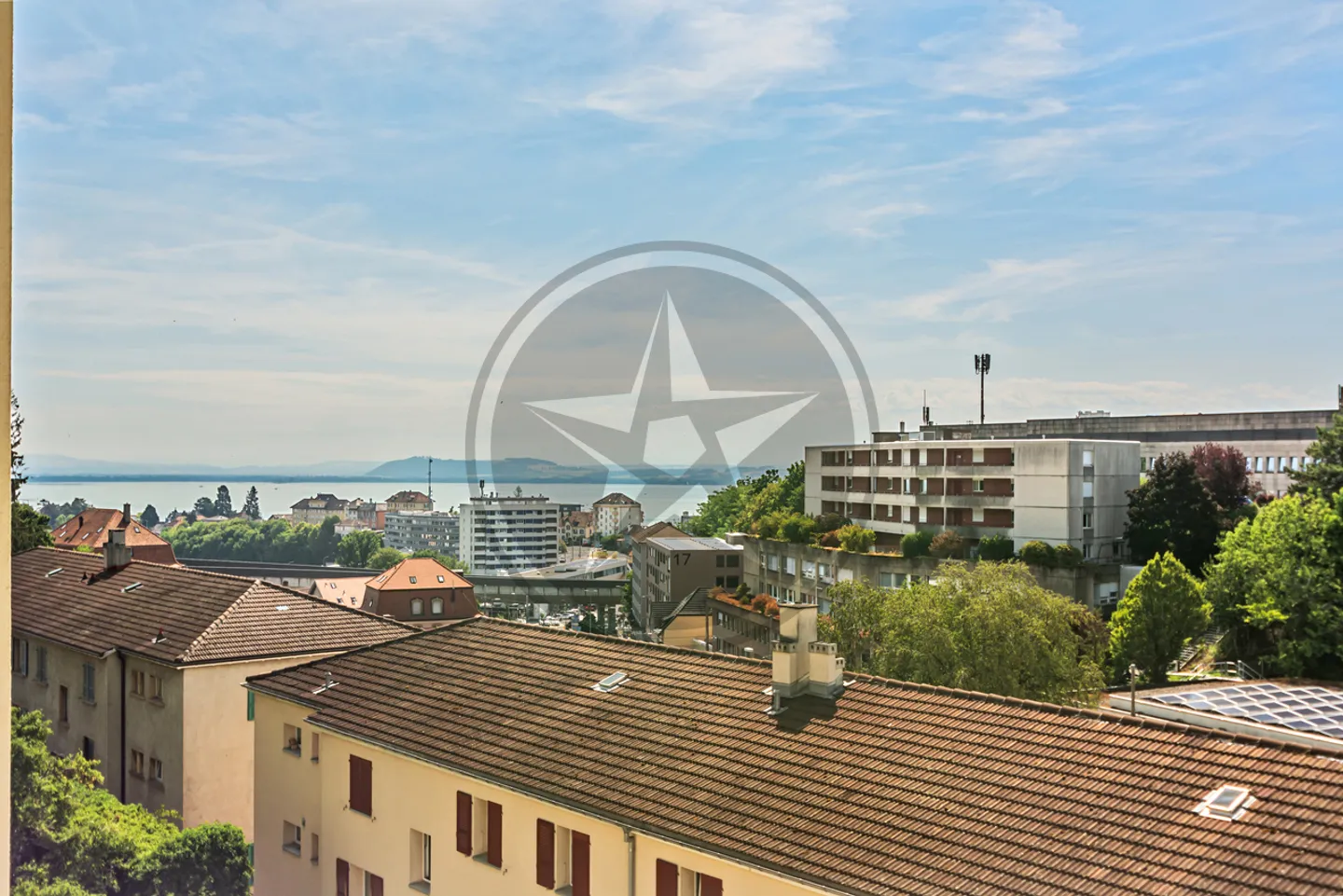 Appartement Charmant avec Vue Lac - Photo 2 sur 13
